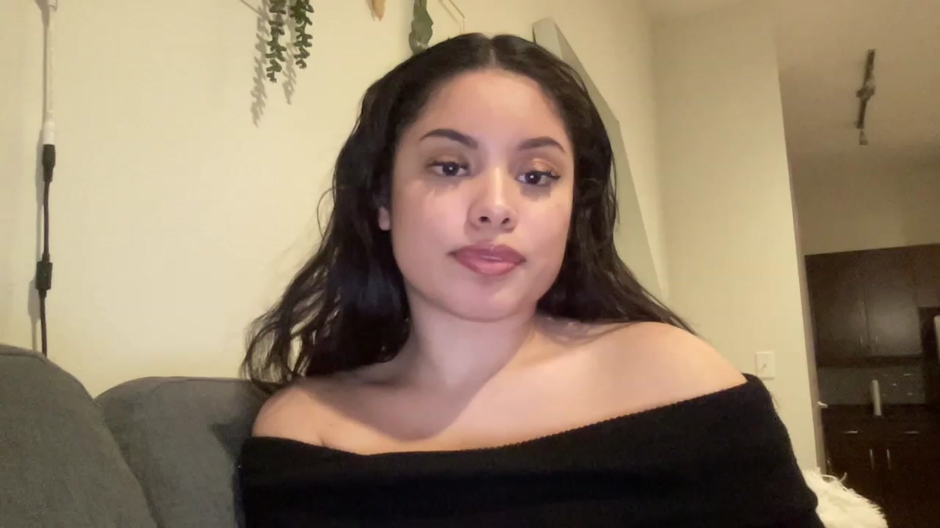 Gallery image thumbnail from Amaya_Flores's myfreecams stream on, 12/21/2022, 07:40 image 11 of 20