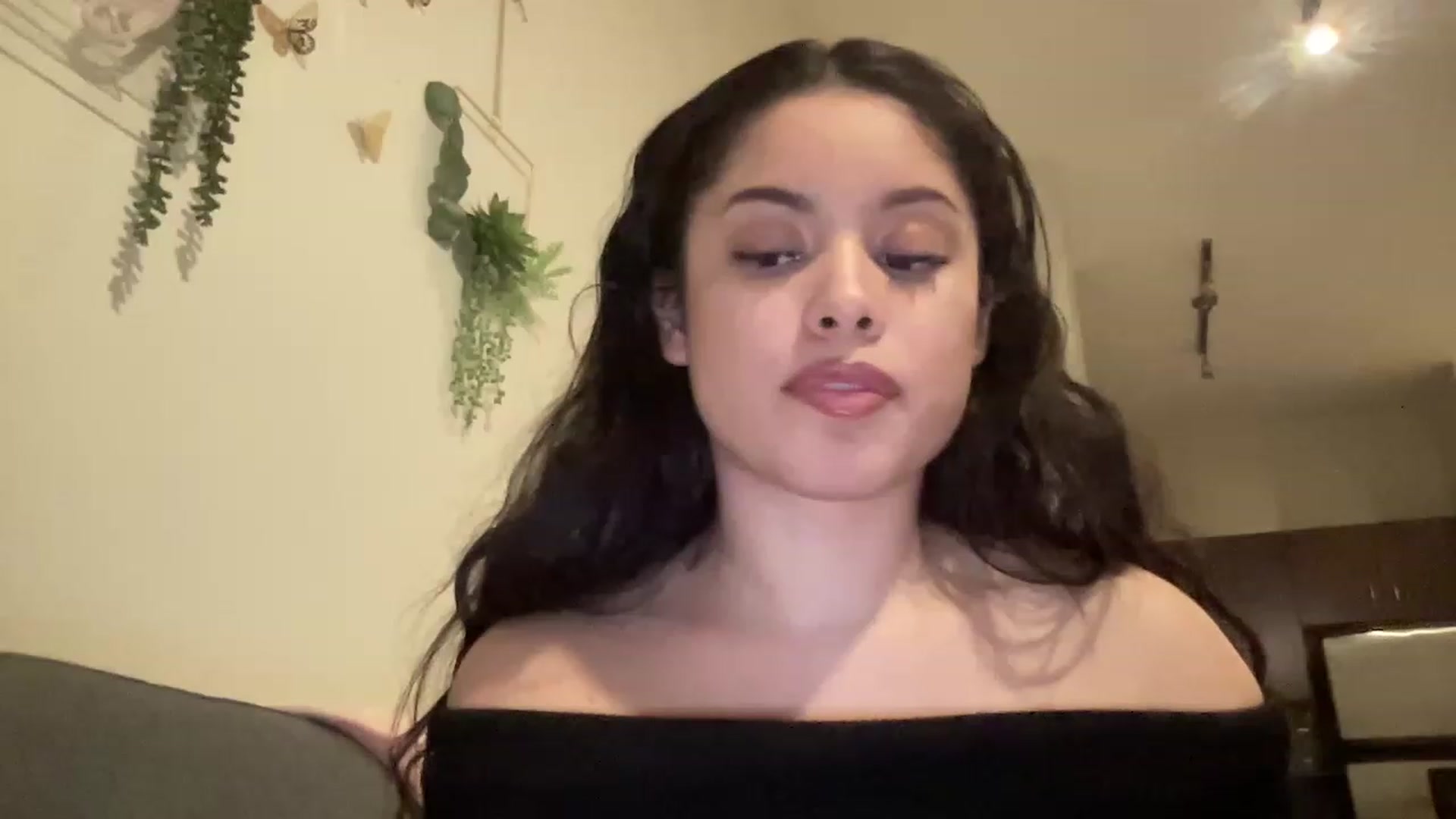 Gallery image thumbnail from Amaya_Flores's myfreecams stream on, 12/21/2022, 07:40 image 8 of 20