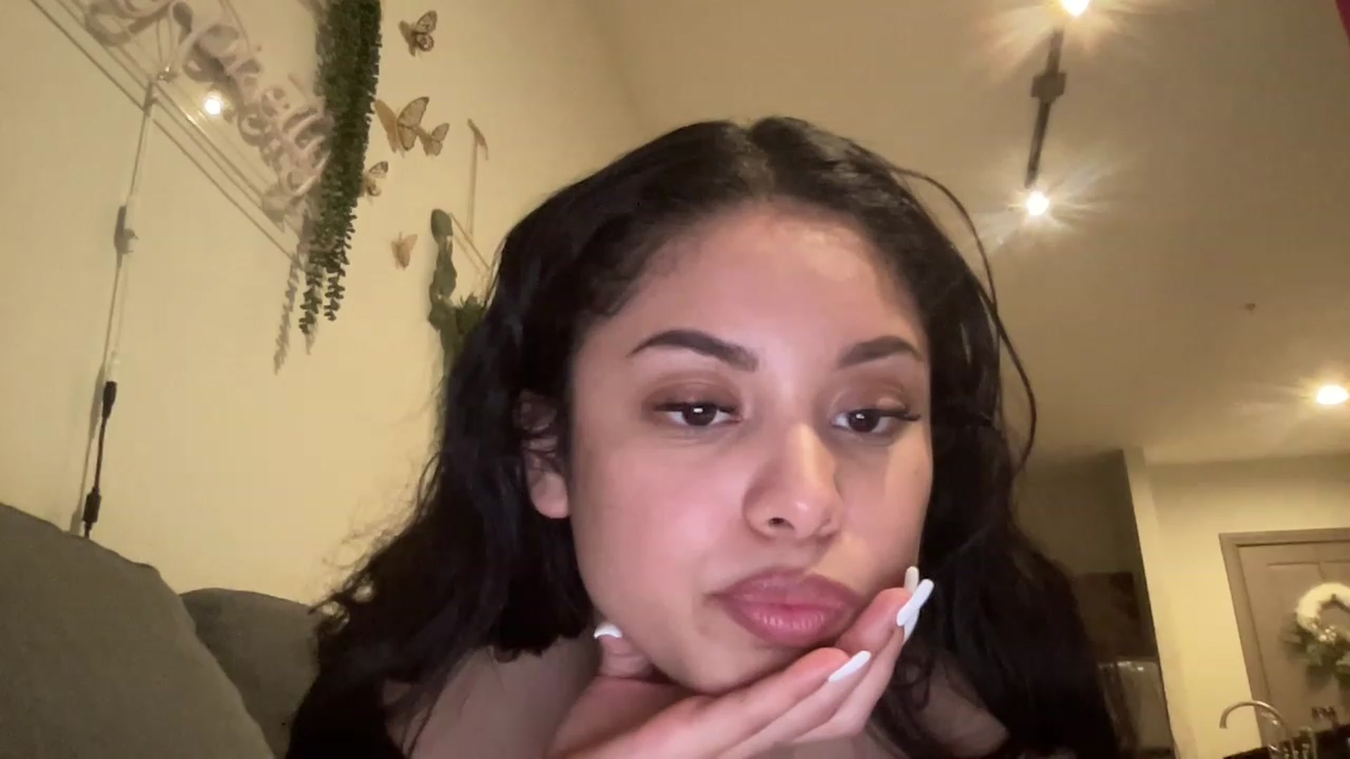Gallery image thumbnail from Amaya_Flores's myfreecams stream on, 12/21/2022, 07:40 image 20 of 20