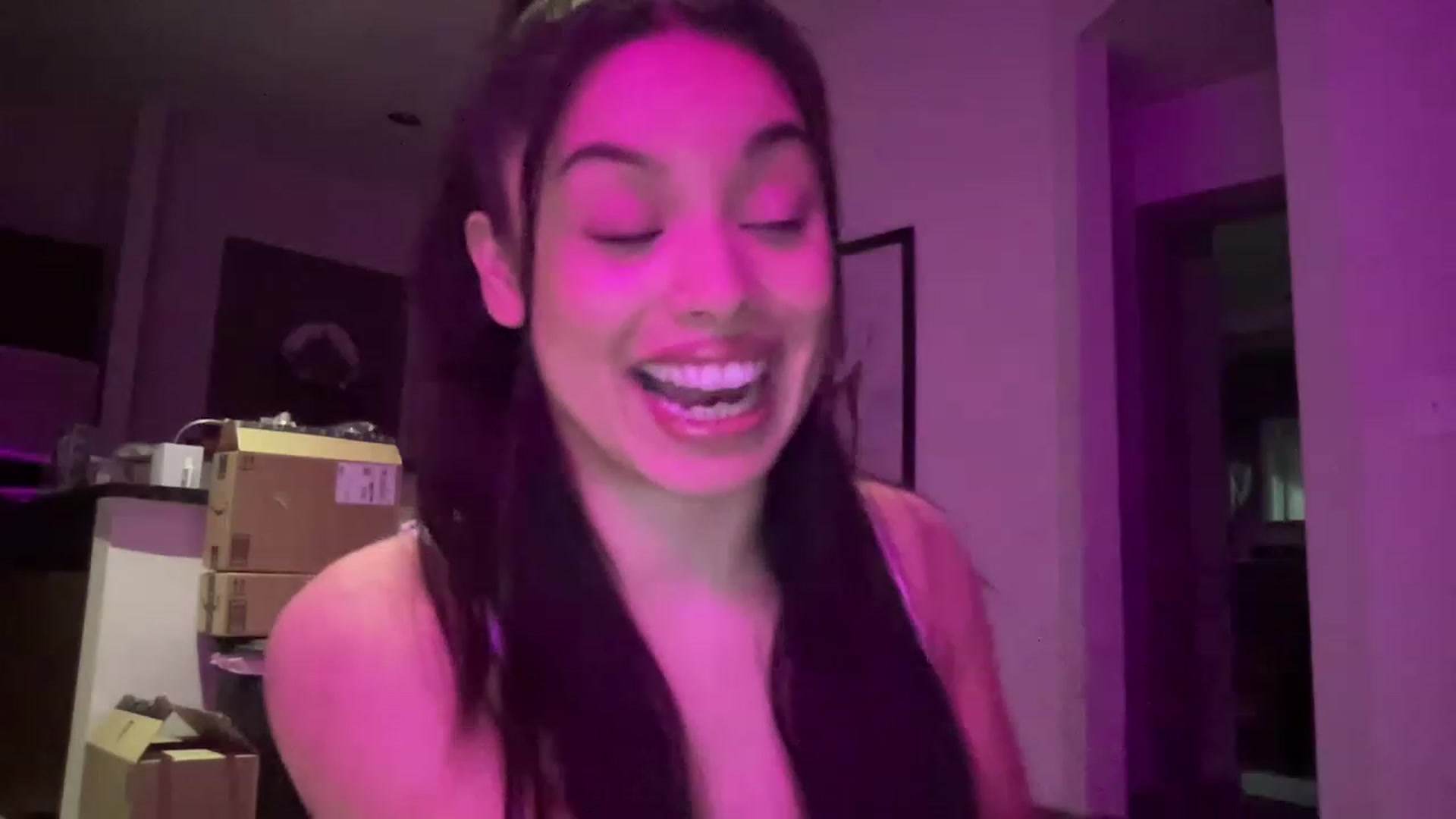 Gallery image thumbnail from Amaya_Flores's myfreecams stream on, 12/23/2022, 07:56 image 5 of 20