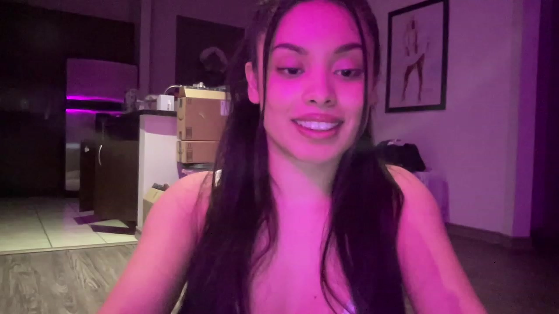 Gallery image thumbnail from Amaya_Flores's myfreecams stream on, 12/23/2022, 07:56 image 16 of 20