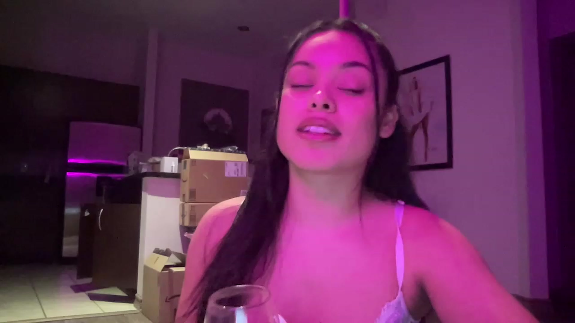 Gallery image thumbnail from Amaya_Flores's myfreecams stream on, 12/23/2022, 07:56 image 11 of 20