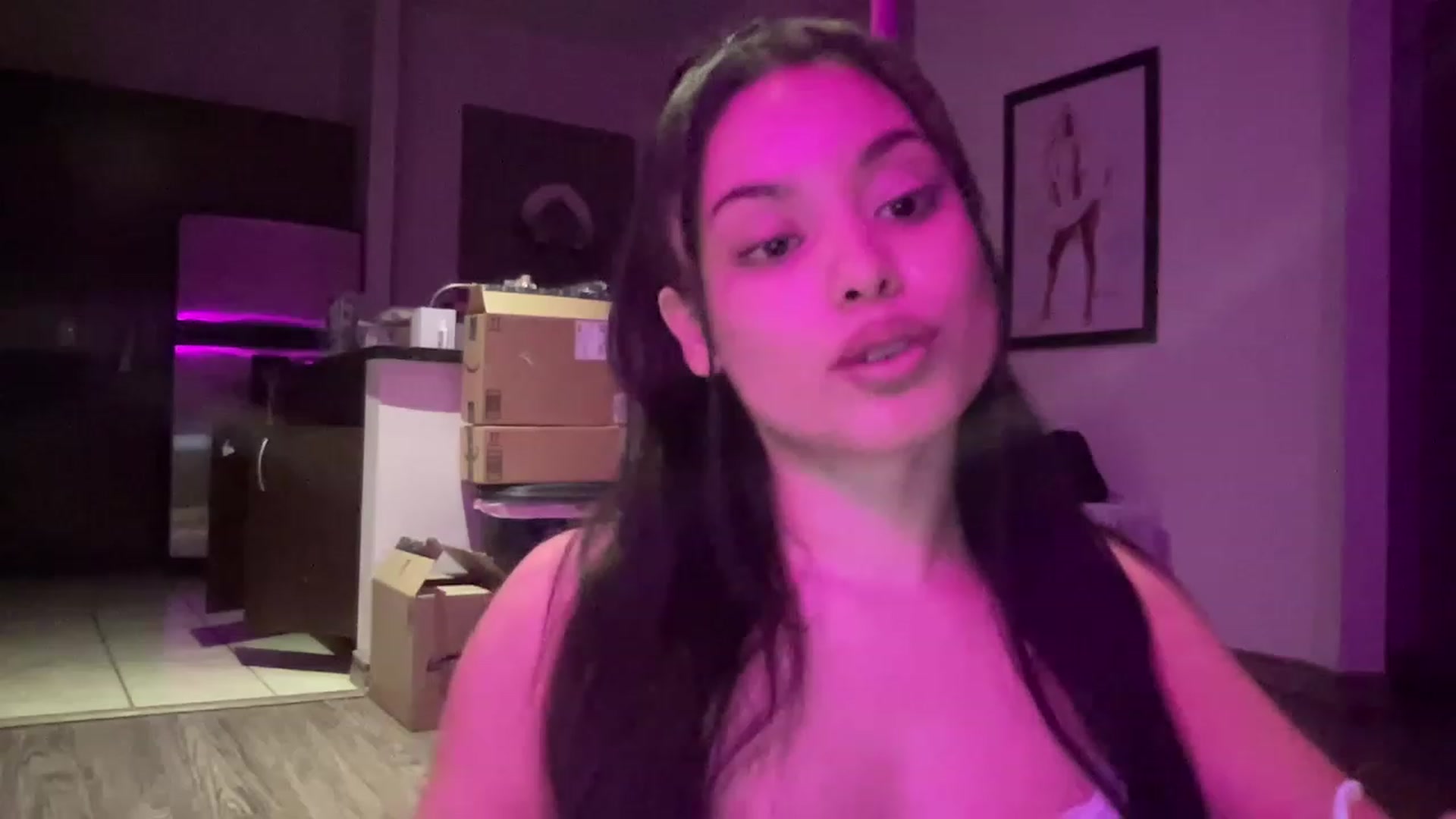 Gallery image thumbnail from Amaya_Flores's myfreecams stream on, 12/23/2022, 07:56 image 14 of 20