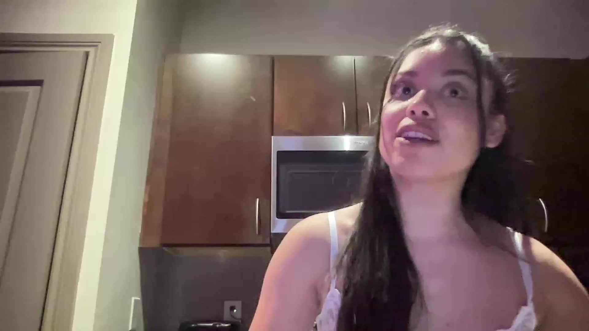Gallery image thumbnail from Amaya_Flores's myfreecams stream on, 12/23/2022, 10:17 image 9 of 20