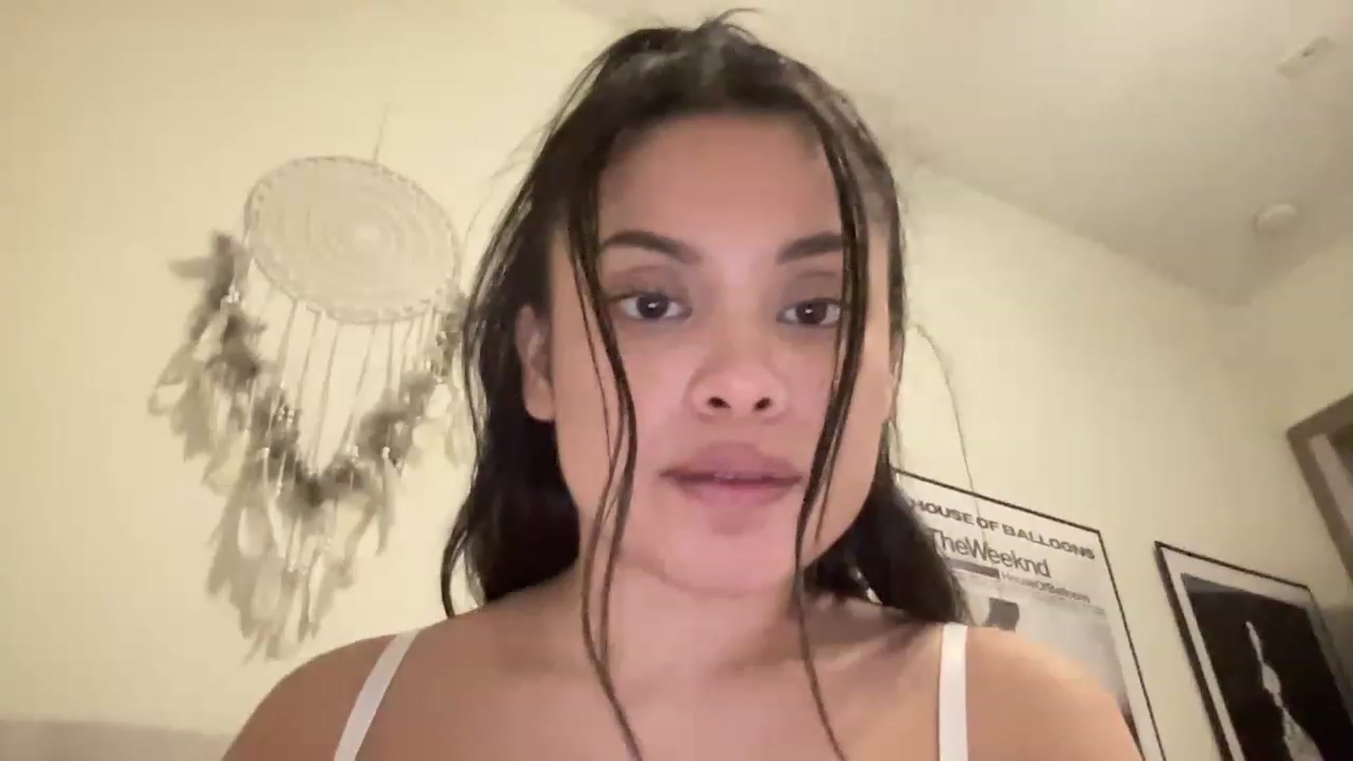 Gallery image thumbnail from Amaya_Flores's myfreecams stream on, 12/23/2022, 11:46 image 9 of 20