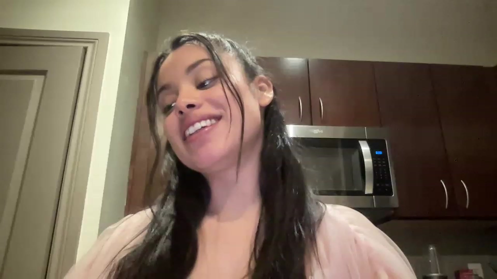 Gallery image thumbnail from Amaya_Flores's myfreecams stream on, 12/23/2022, 11:46 image 18 of 20