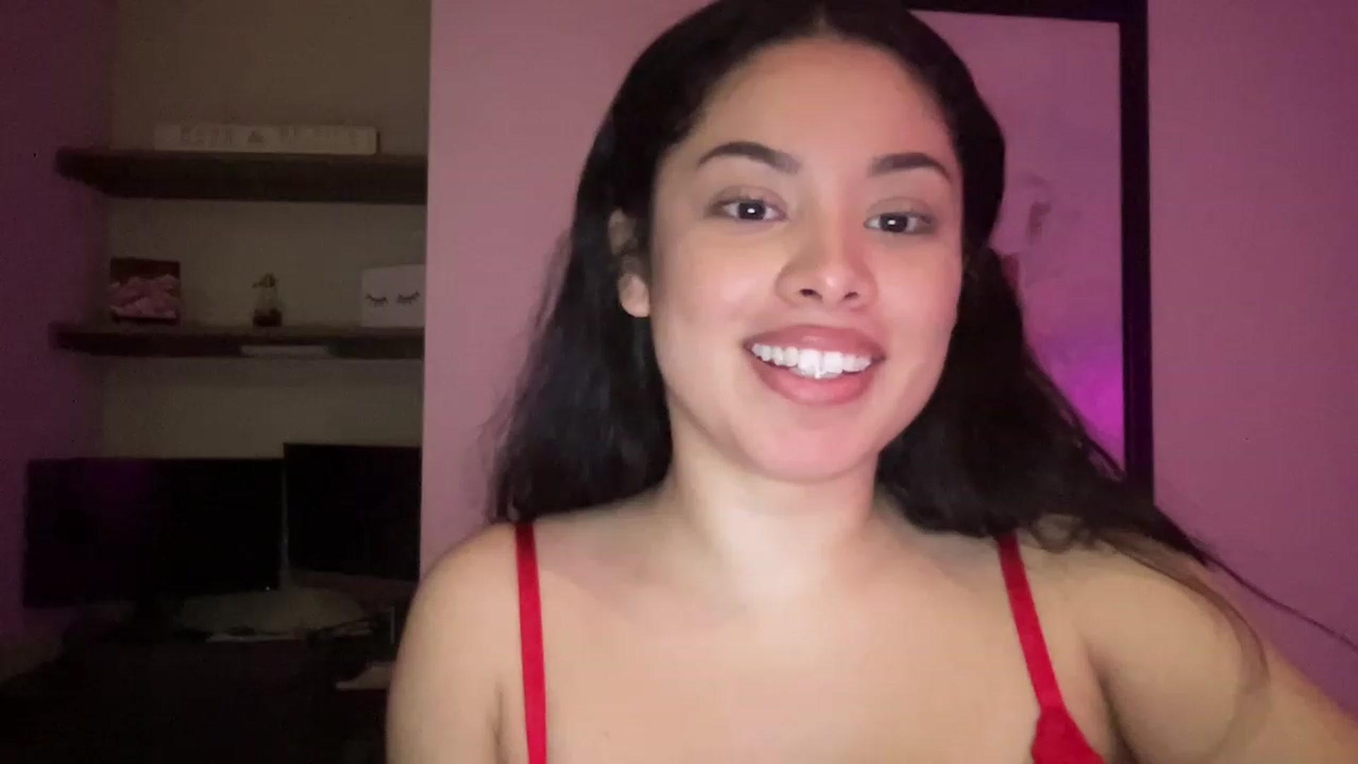 Gallery image thumbnail from Amaya_Flores's myfreecams stream on, 12/25/2022, 12:39 image 3 of 20