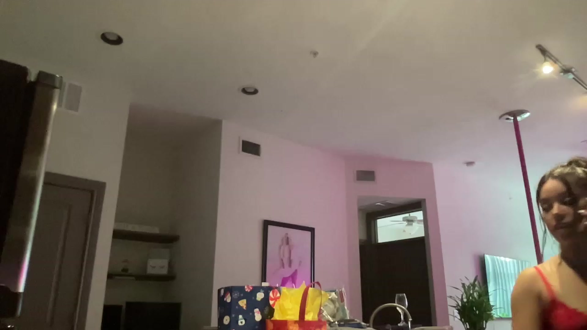 Gallery image thumbnail from Amaya_Flores's myfreecams stream on, 12/25/2022, 16:24 image 14 of 20