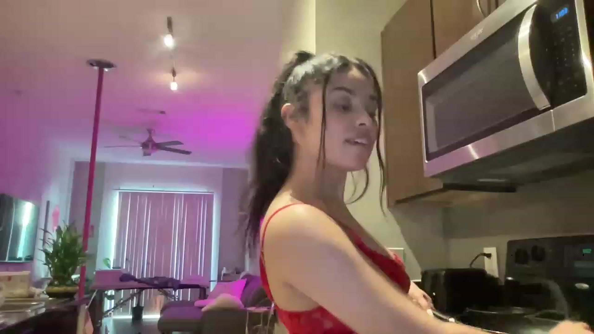 Gallery image thumbnail from Amaya_Flores's myfreecams stream on, 12/25/2022, 16:24 image 19 of 20