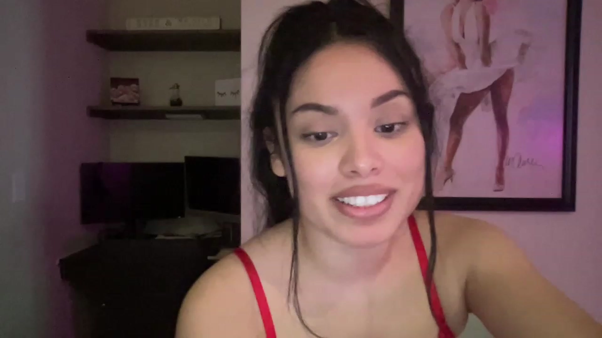 Gallery image thumbnail from Amaya_Flores's myfreecams stream on, 12/25/2022, 16:24 image 9 of 20