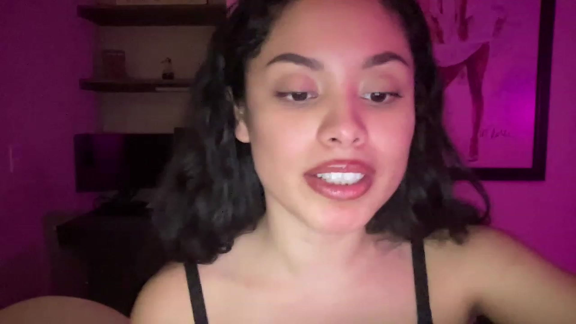Gallery image thumbnail from Amaya_Flores's myfreecams stream on, 12/30/2022, 07:32 image 18 of 20