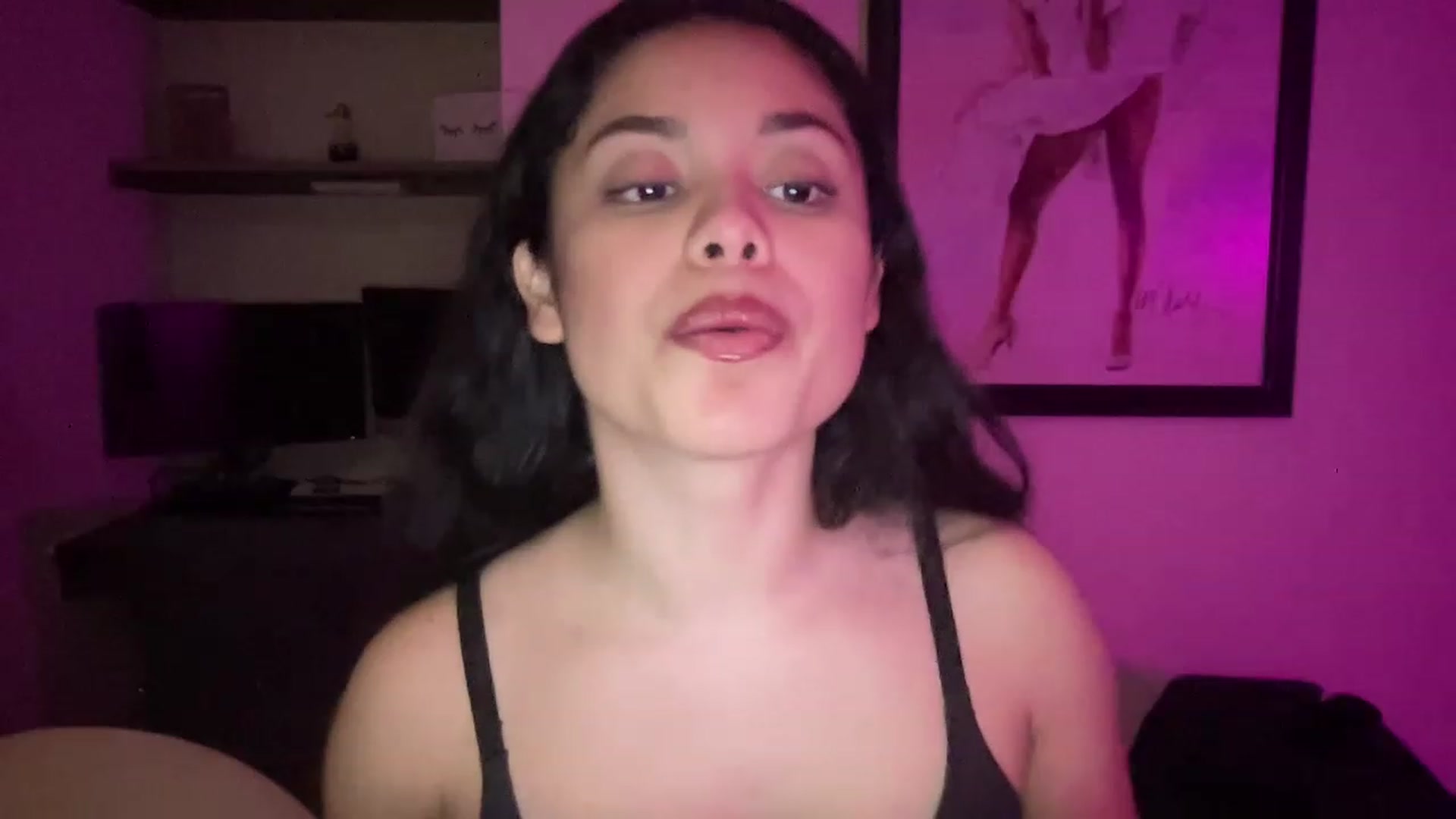 Gallery image thumbnail from Amaya_Flores's myfreecams stream on, 12/30/2022, 07:32 image 9 of 20