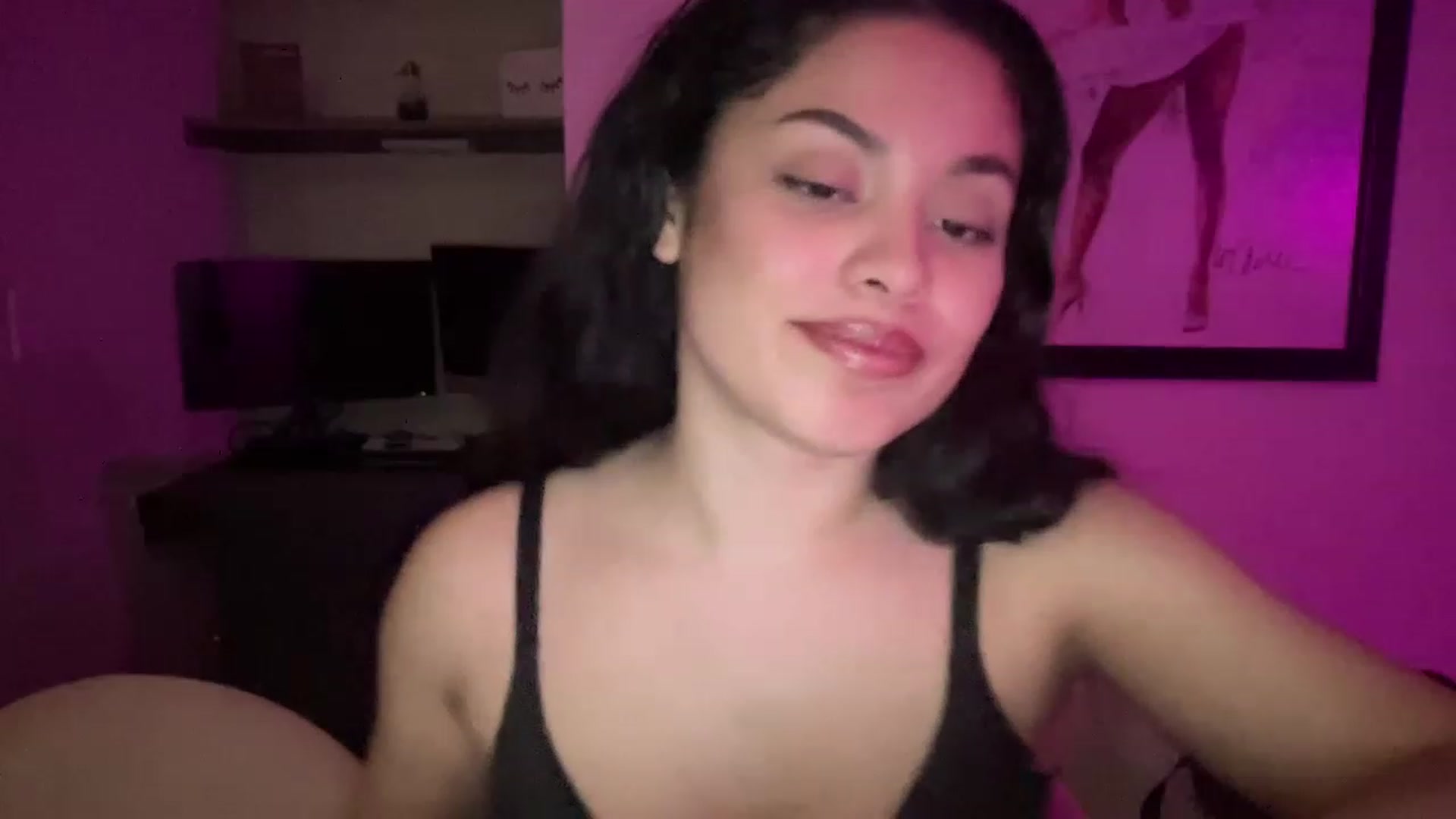Gallery image thumbnail from Amaya_Flores's myfreecams stream on, 12/30/2022, 07:32 image 20 of 20