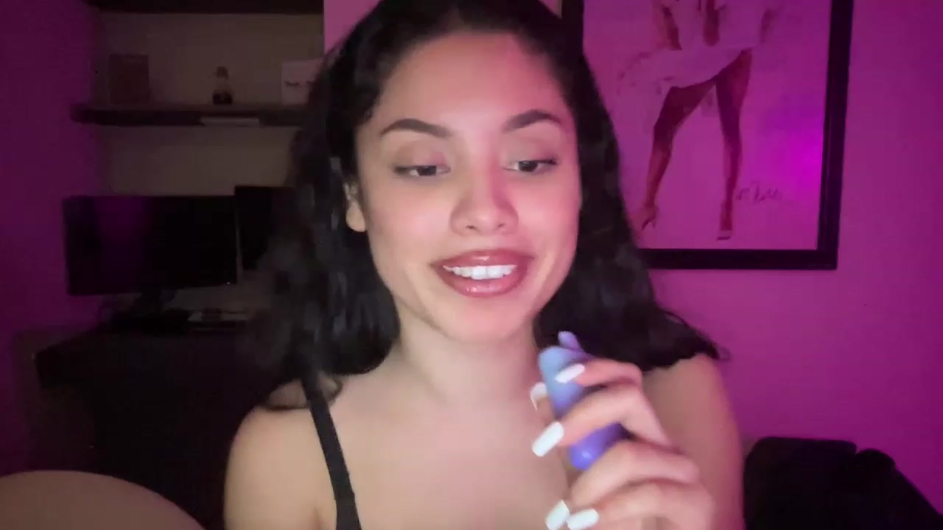 Gallery image thumbnail from Amaya_Flores's myfreecams stream on, 12/30/2022, 07:32 image 12 of 20