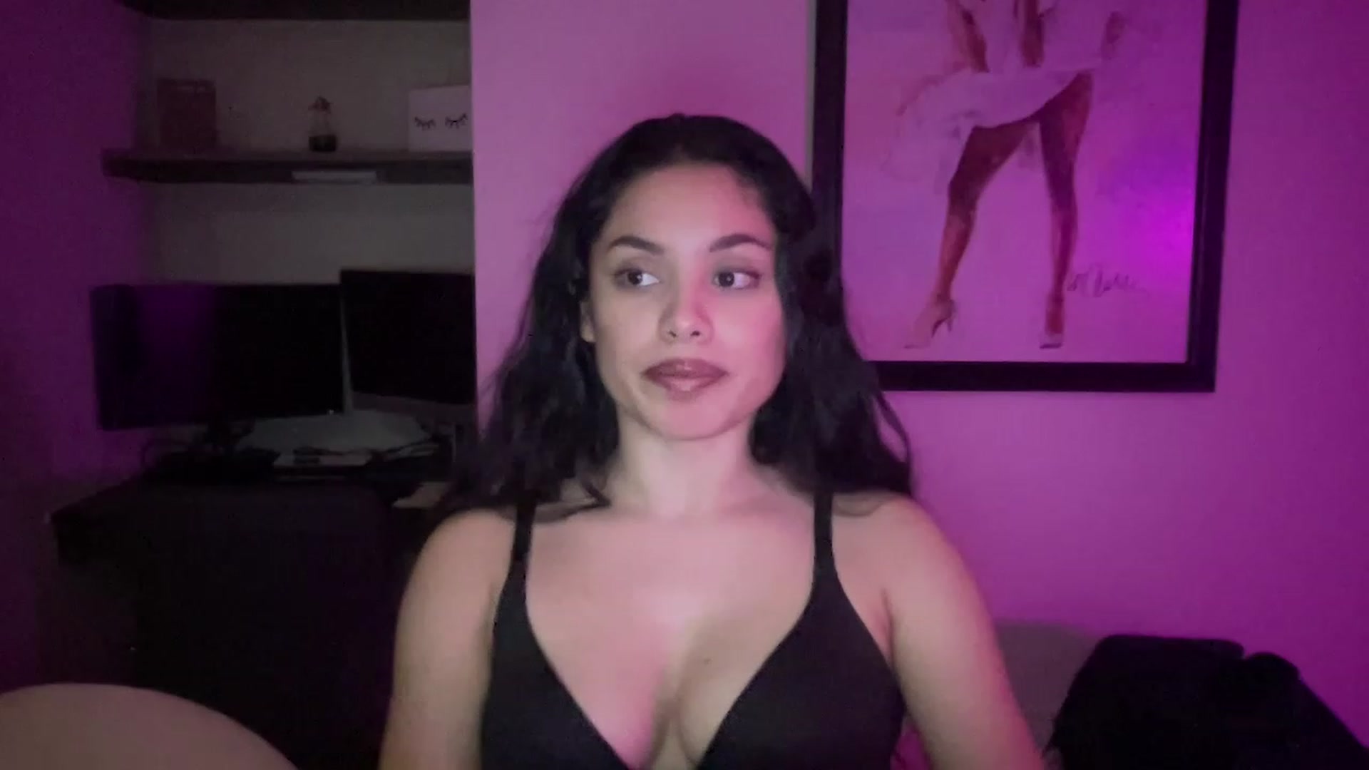 Gallery image thumbnail from Amaya_Flores's myfreecams stream on, 12/30/2022, 07:32 image 6 of 20