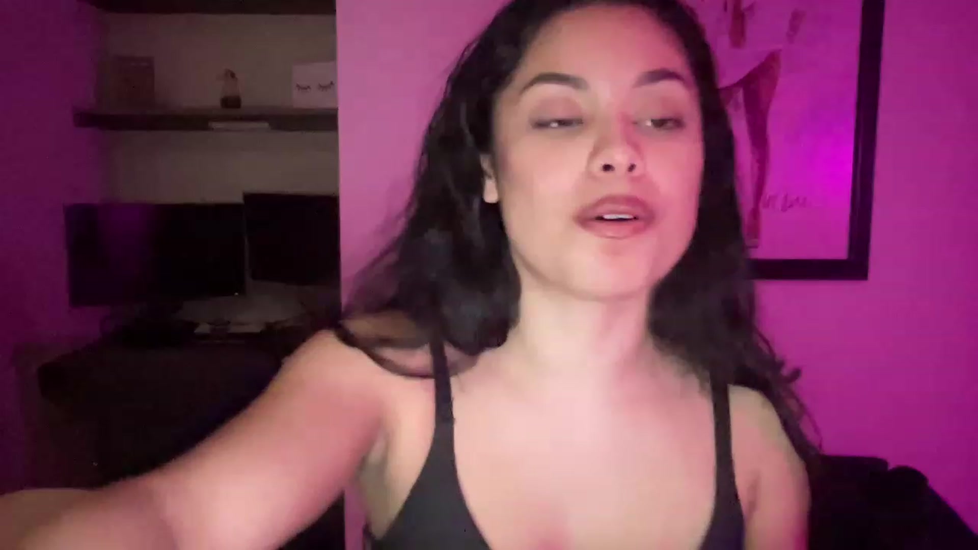 Gallery image thumbnail from Amaya_Flores's myfreecams stream on, 12/30/2022, 07:32 image 16 of 20