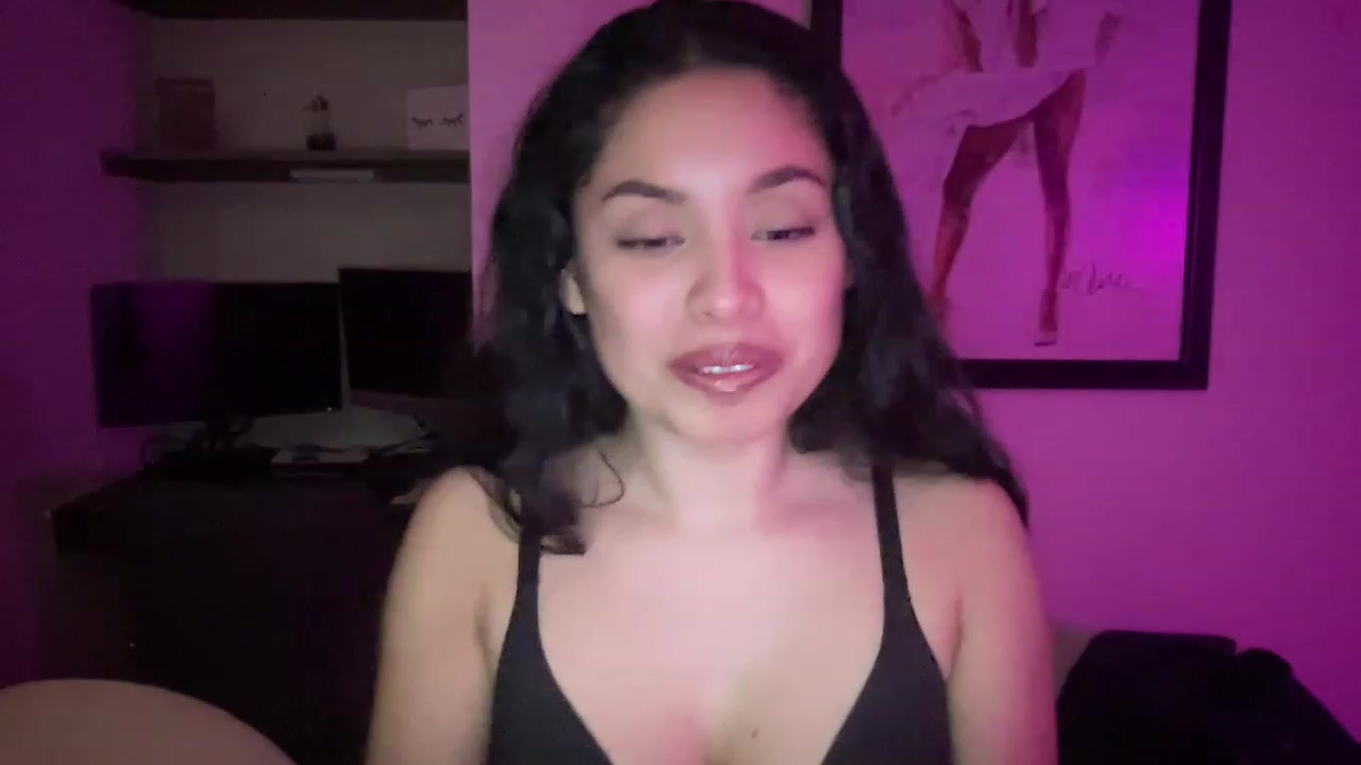 Gallery image thumbnail from Amaya_Flores's myfreecams stream on, 12/30/2022, 07:32 image 8 of 20