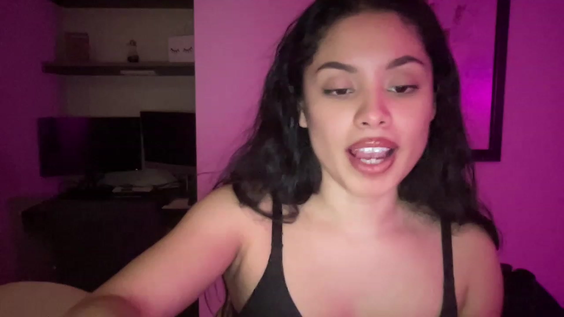 Gallery image thumbnail from Amaya_Flores's myfreecams stream on, 12/30/2022, 07:32 image 14 of 20