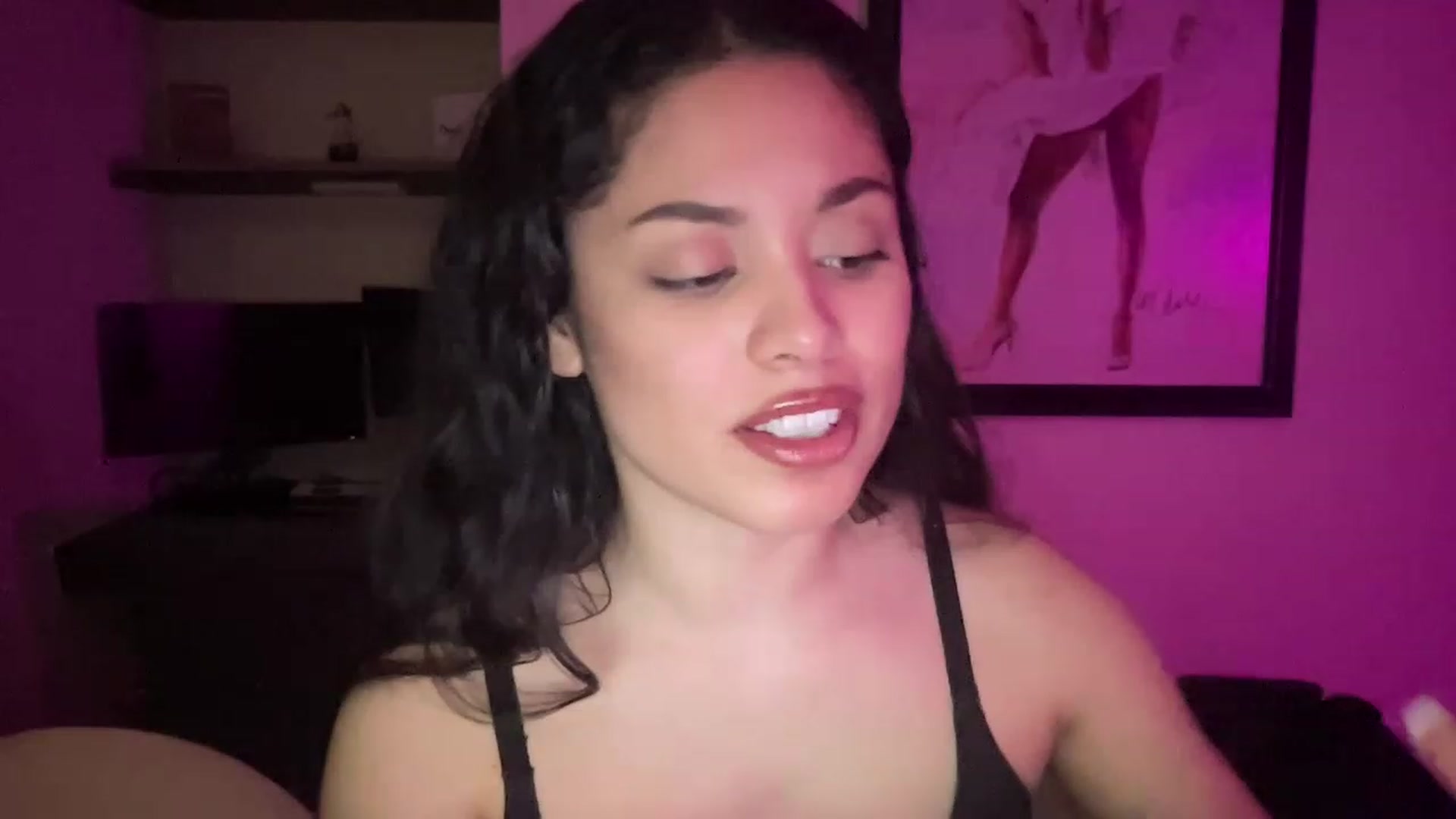 Gallery image thumbnail from Amaya_Flores's myfreecams stream on, 12/30/2022, 07:32 image 7 of 20