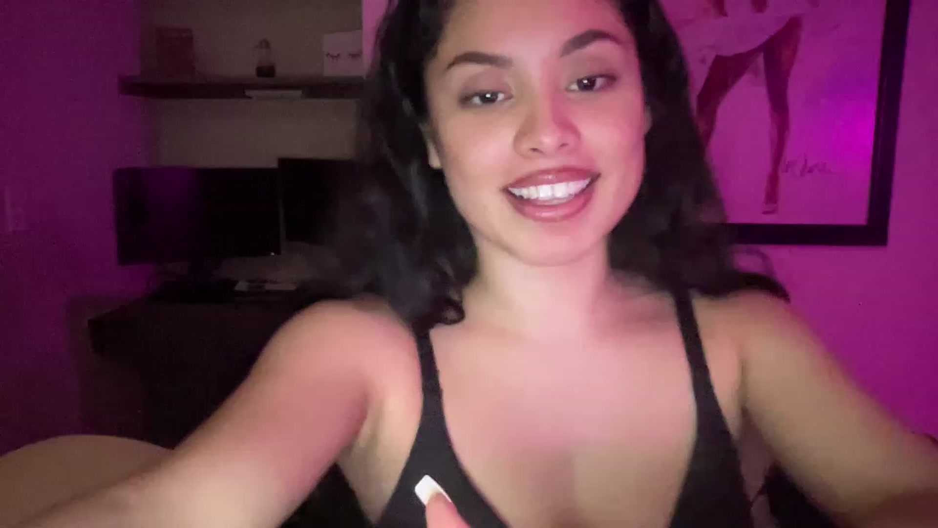 Gallery image thumbnail from Amaya_Flores's myfreecams stream on, 12/30/2022, 07:32 image 19 of 20
