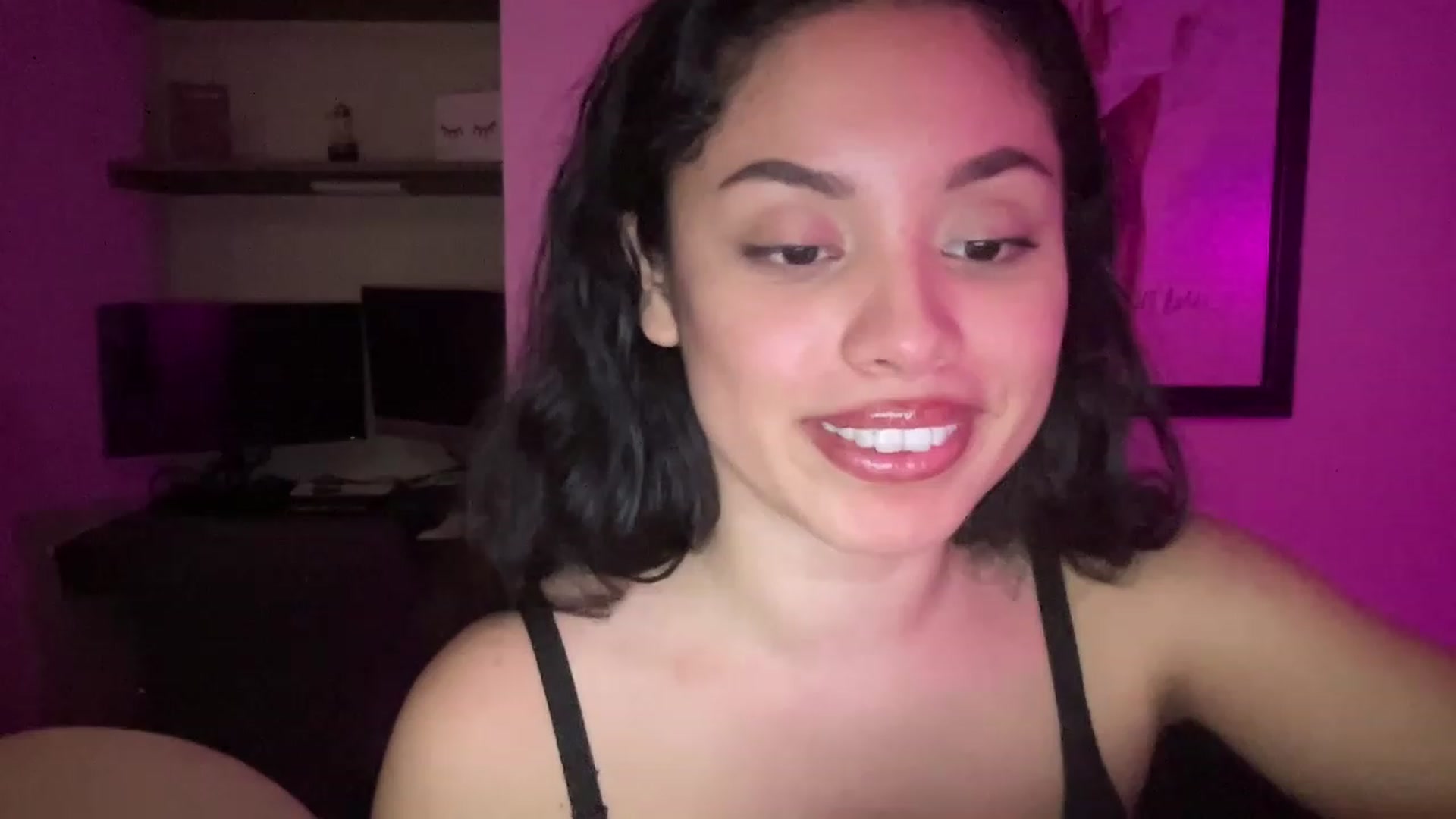 Gallery image thumbnail from Amaya_Flores's myfreecams stream on, 12/30/2022, 07:32 image 11 of 20