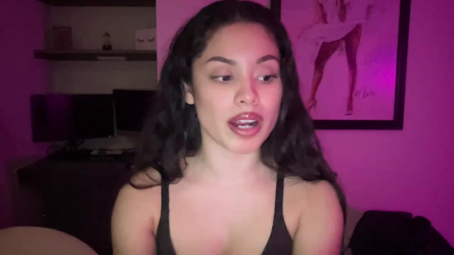 Gallery image thumbnail from Amaya_Flores's myfreecams stream on, 12/30/2022, 07:32 image 2 of 20