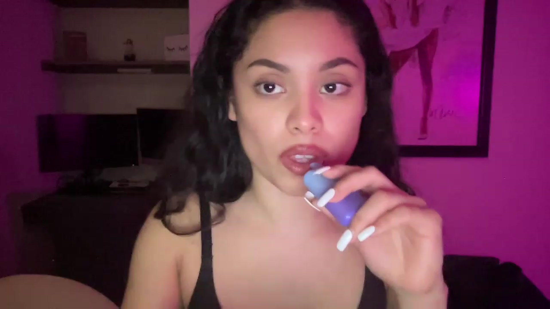 Gallery image thumbnail from Amaya_Flores's myfreecams stream on, 12/30/2022, 07:32 image 15 of 20