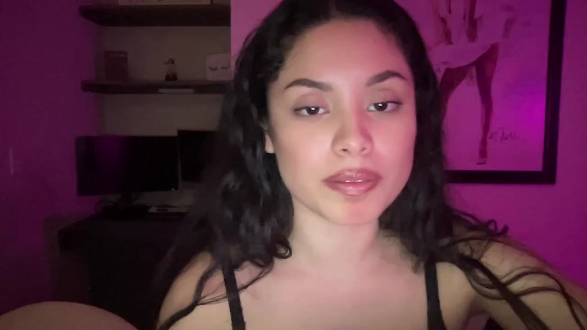 Gallery image thumbnail from Amaya_Flores's myfreecams stream on, 12/30/2022, 07:32 image 17 of 20