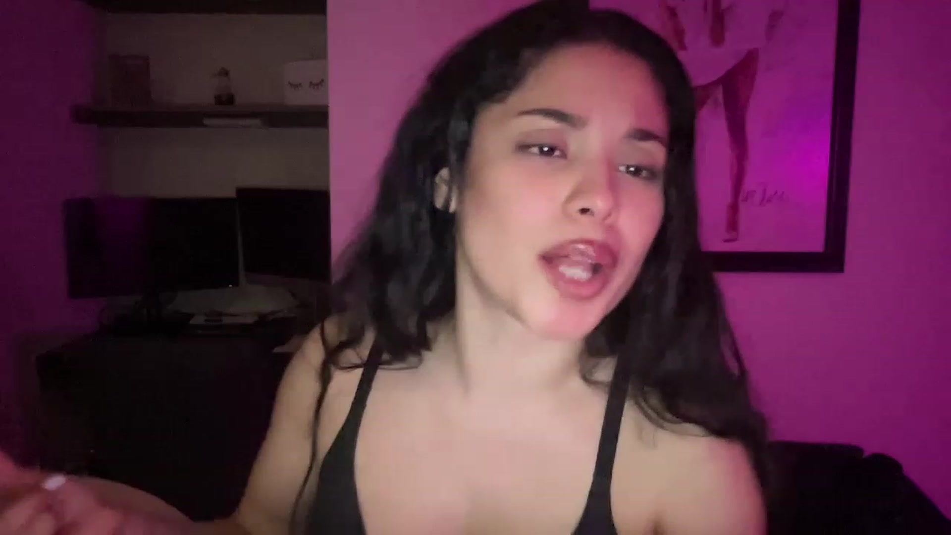 Gallery image thumbnail from Amaya_Flores's myfreecams stream on, 12/30/2022, 07:32 image 4 of 20