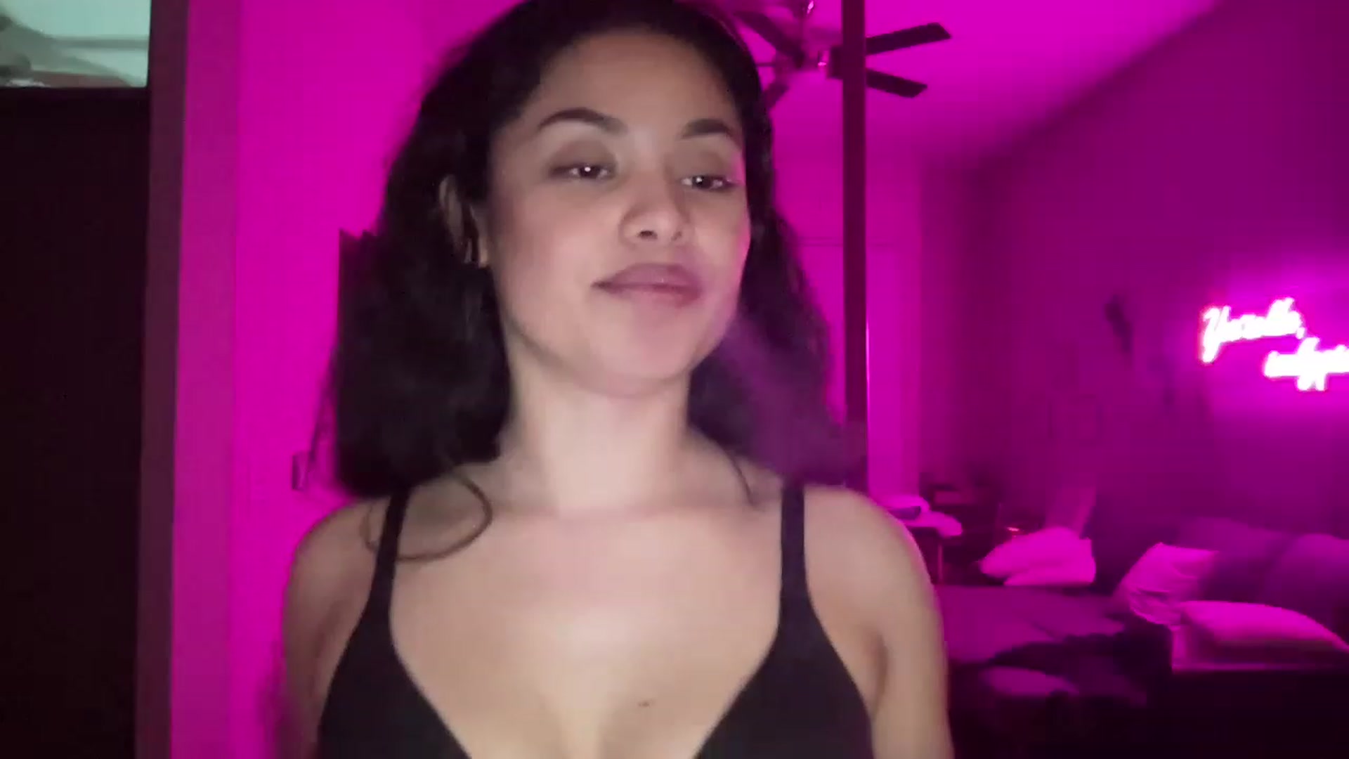Gallery image thumbnail from Amaya_Flores's myfreecams stream on, 12/30/2022, 09:02 image 13 of 20