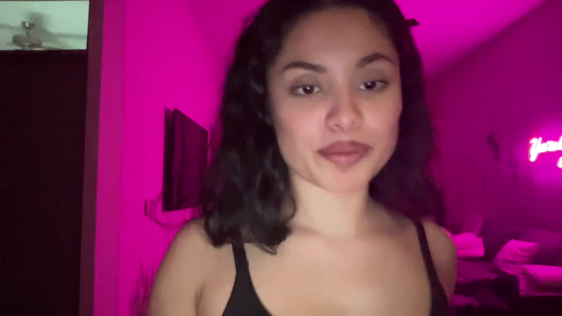 Gallery image thumbnail from Amaya_Flores's myfreecams stream on, 12/30/2022, 09:02 image 8 of 20