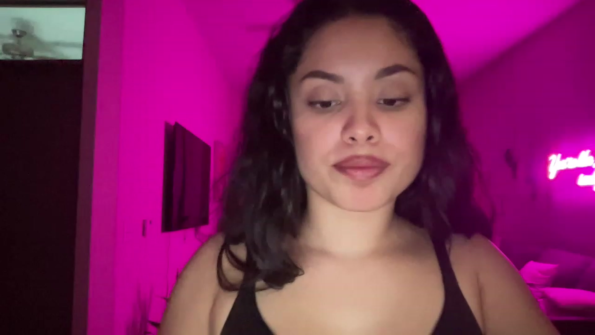 Gallery image thumbnail from Amaya_Flores's myfreecams stream on, 12/30/2022, 09:02 image 7 of 20