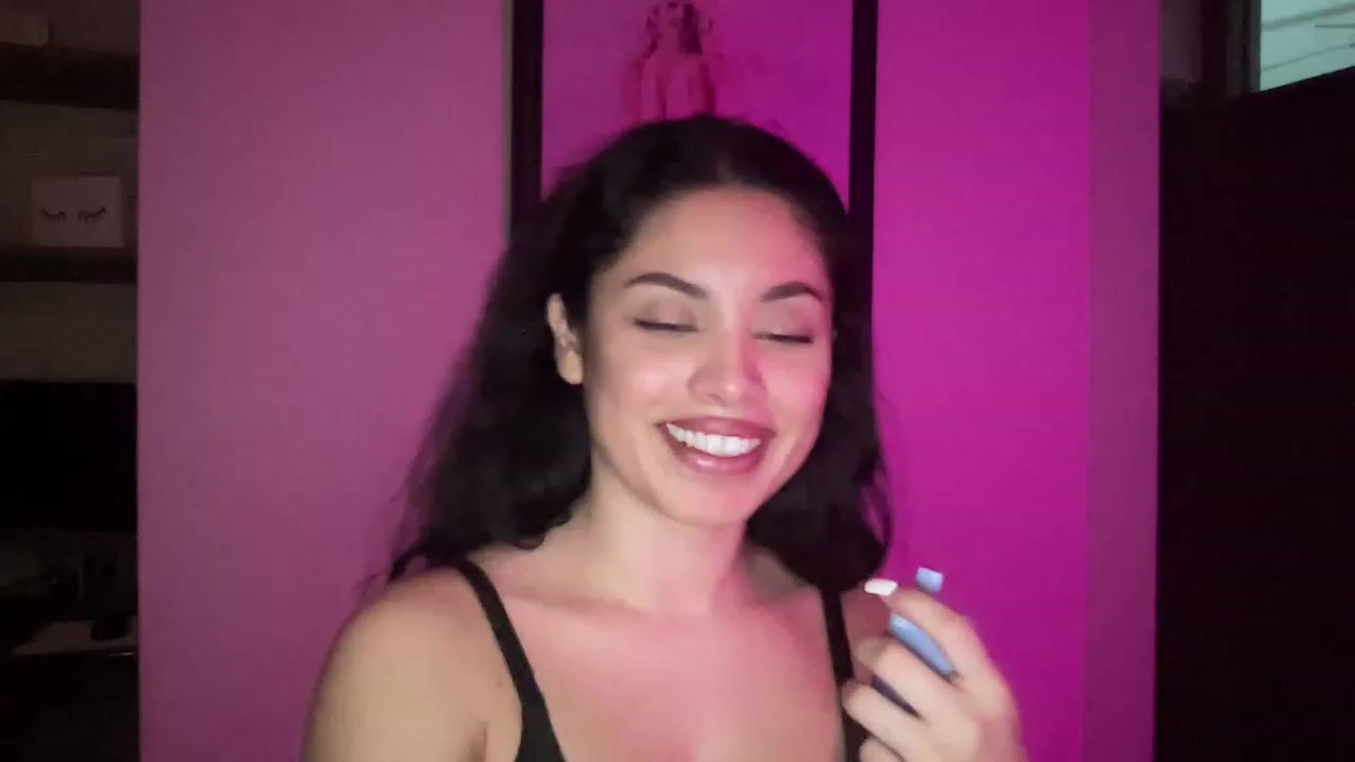 Gallery image thumbnail from Amaya_Flores's myfreecams stream on, 12/30/2022, 09:02 image 18 of 20