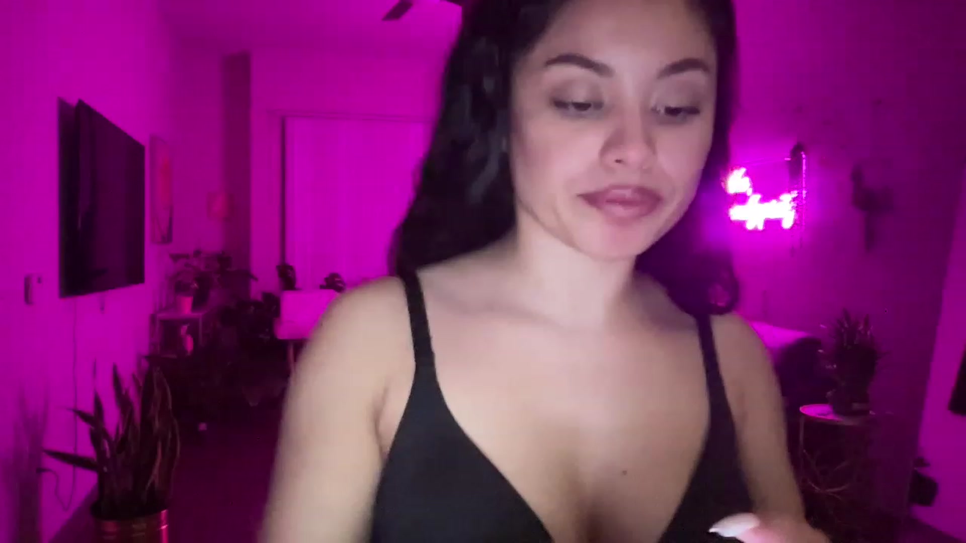 Gallery image thumbnail from Amaya_Flores's myfreecams stream on, 12/30/2022, 09:02 image 1 of 20