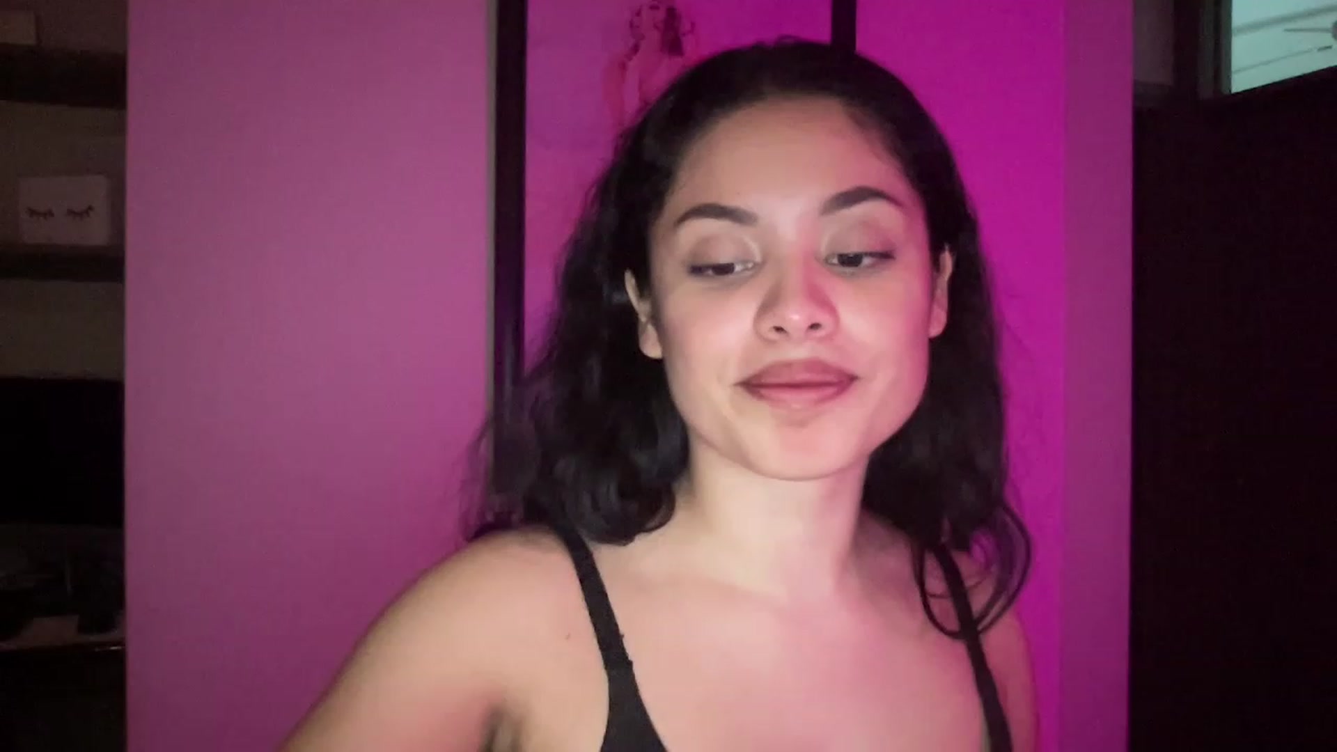 Gallery image thumbnail from Amaya_Flores's myfreecams stream on, 12/30/2022, 09:02 image 19 of 20