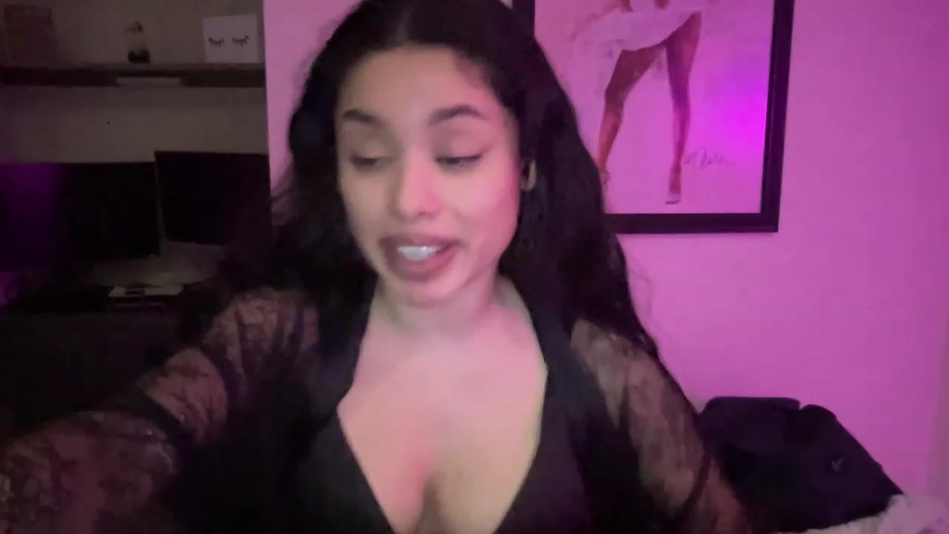 Gallery image thumbnail from Amaya_Flores's myfreecams stream on, 12/30/2022, 09:46 image 16 of 20