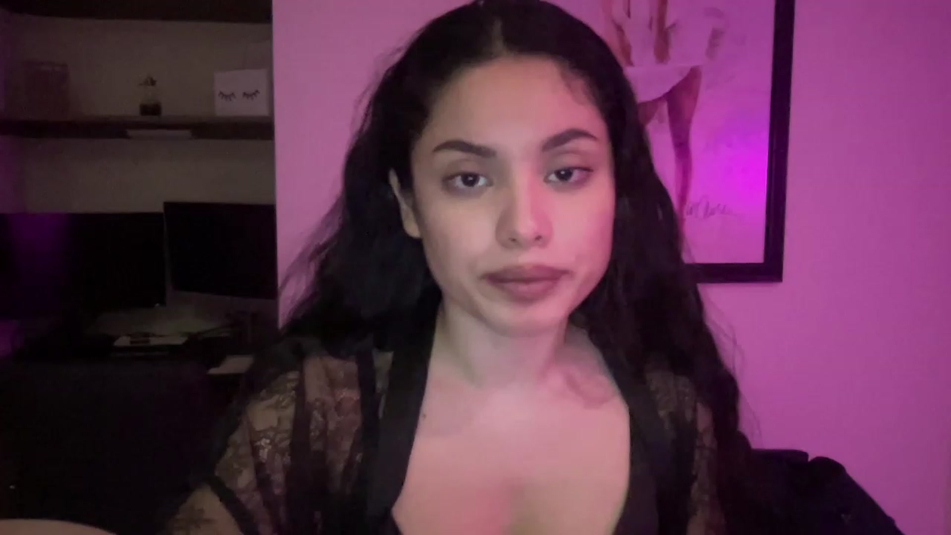 Gallery image thumbnail from Amaya_Flores's myfreecams stream on, 12/30/2022, 09:46 image 17 of 20