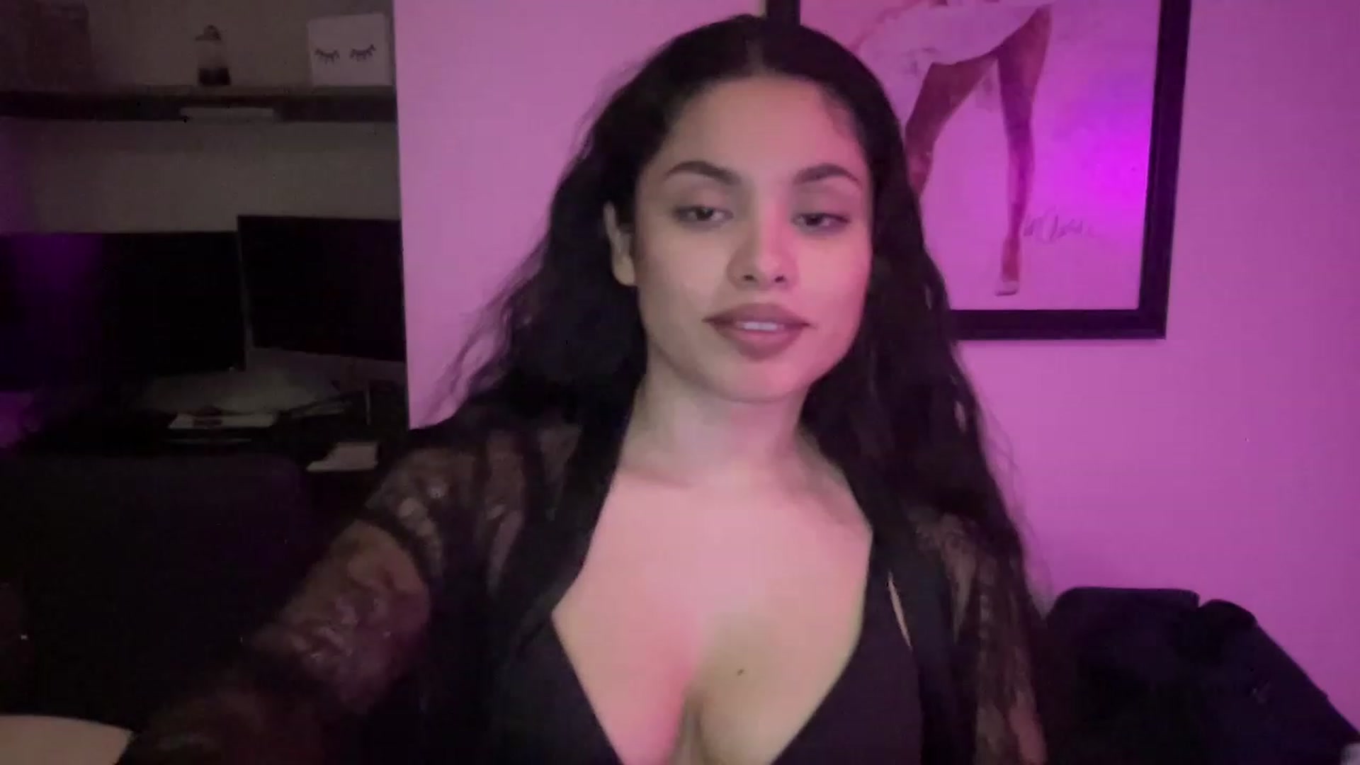 Gallery image thumbnail from Amaya_Flores's myfreecams stream on, 12/30/2022, 09:46 image 20 of 20