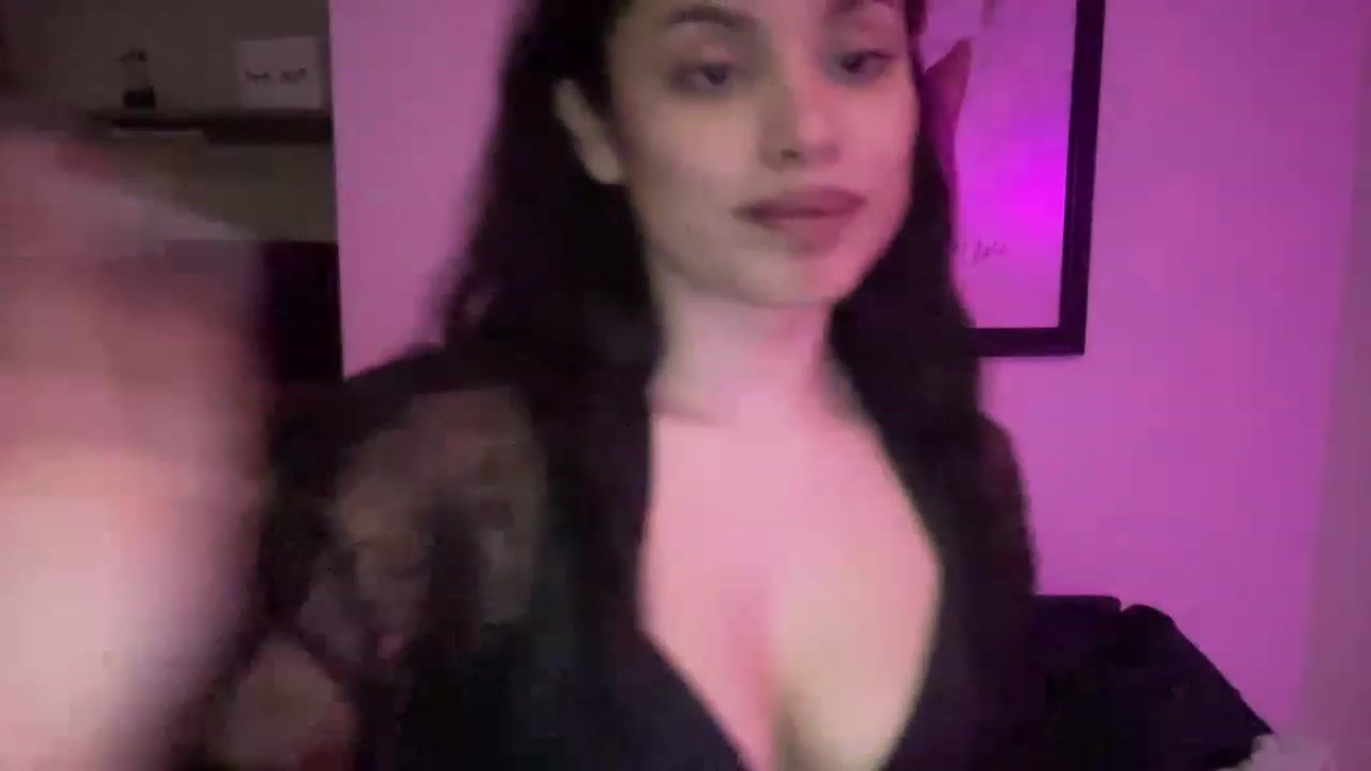 Gallery image thumbnail from Amaya_Flores's myfreecams stream on, 12/30/2022, 09:46 image 4 of 20
