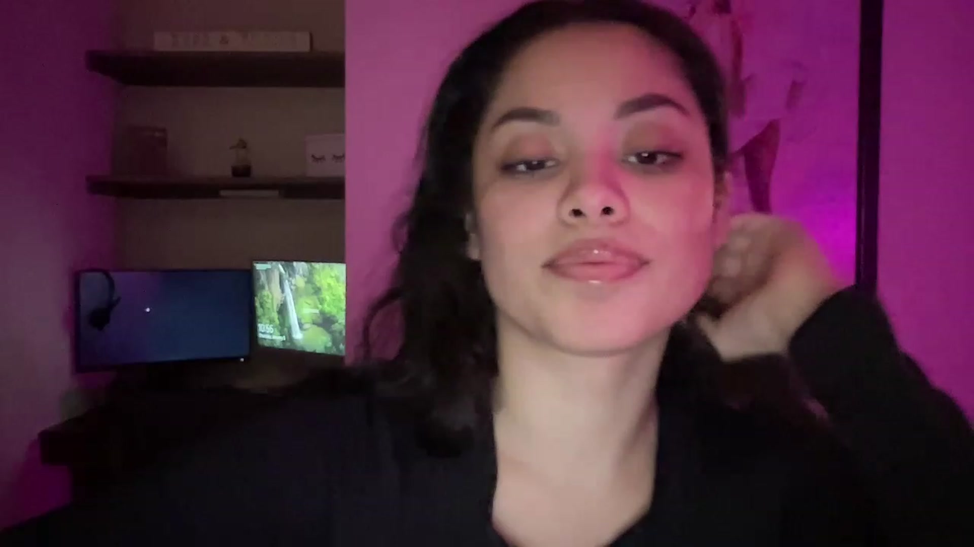 Gallery image thumbnail from Amaya_Flores's myfreecams stream on, 01/06/2023, 05:40 image 4 of 20