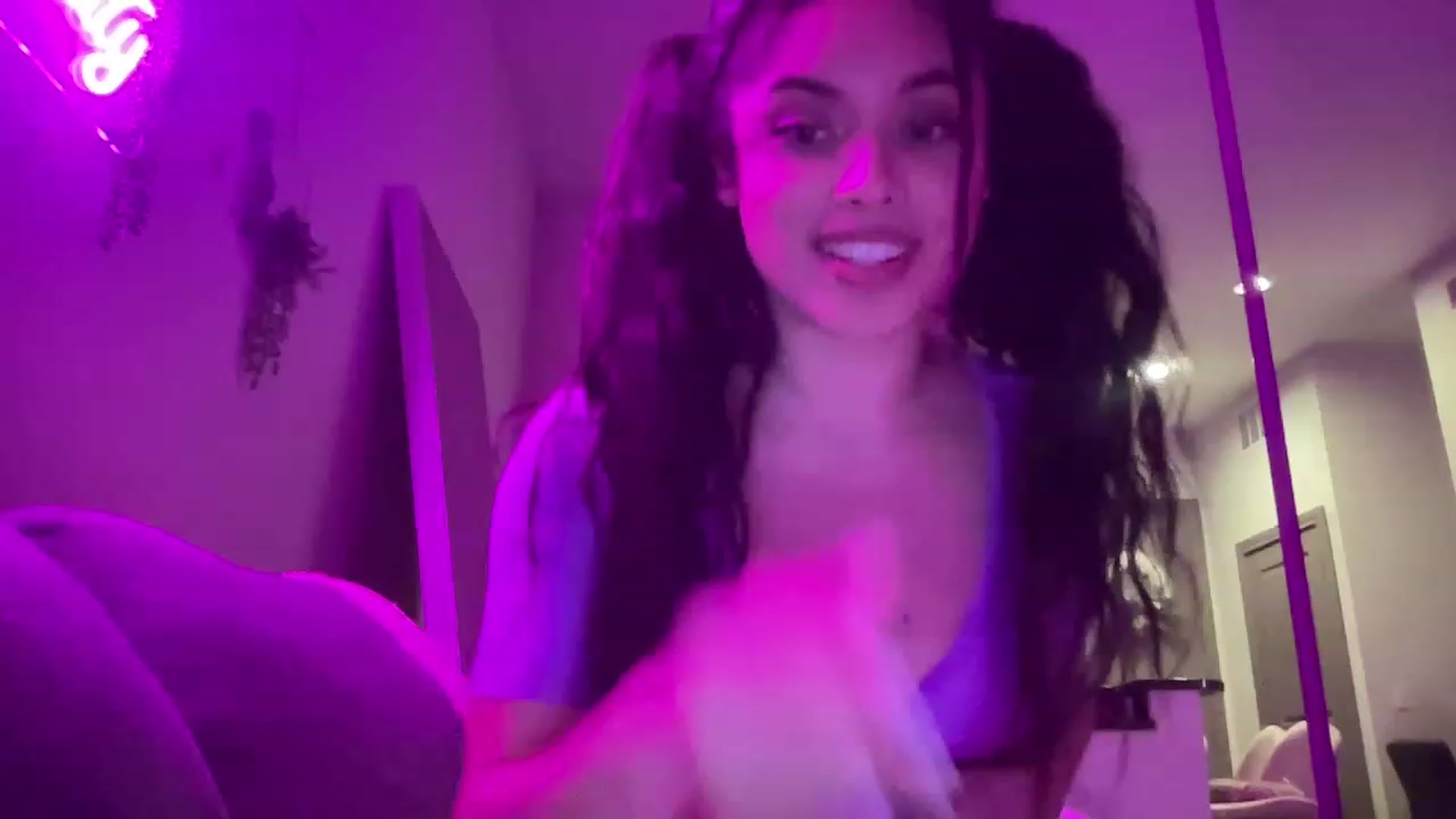 Gallery image thumbnail from Amaya_Flores's myfreecams stream on, 02/17/2023, 09:26 image 16 of 20