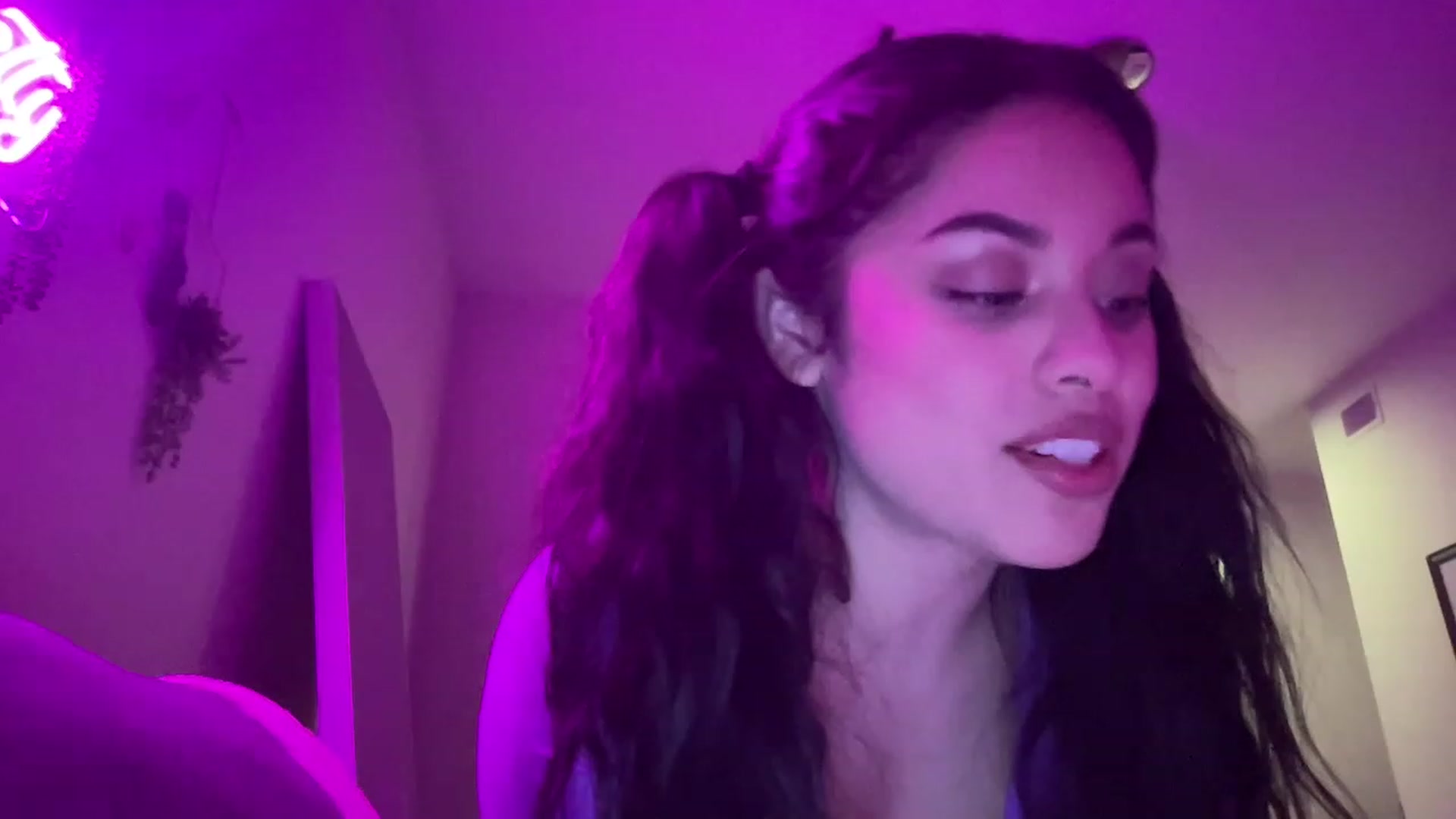 Gallery image thumbnail from Amaya_Flores's myfreecams stream on, 02/17/2023, 09:26 image 10 of 20