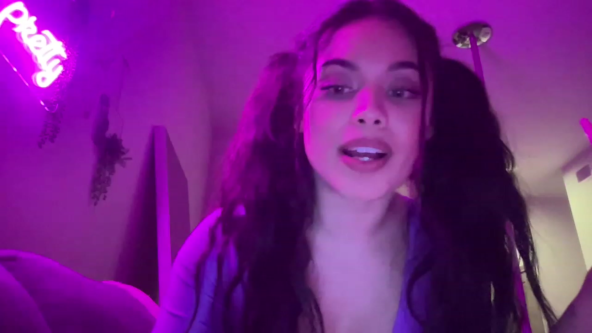 Gallery image thumbnail from Amaya_Flores's myfreecams stream on, 02/17/2023, 09:26 image 14 of 20