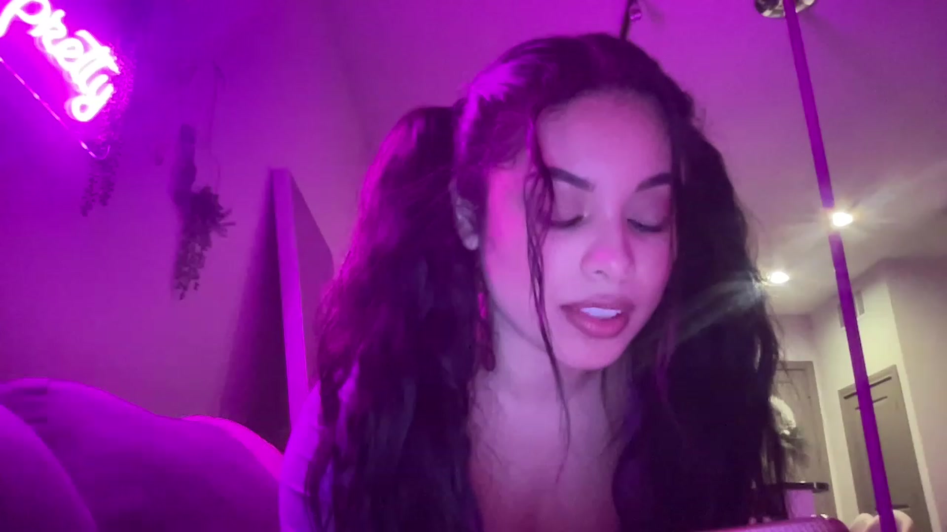 Gallery image thumbnail from Amaya_Flores's myfreecams stream on, 02/17/2023, 09:26 image 9 of 20