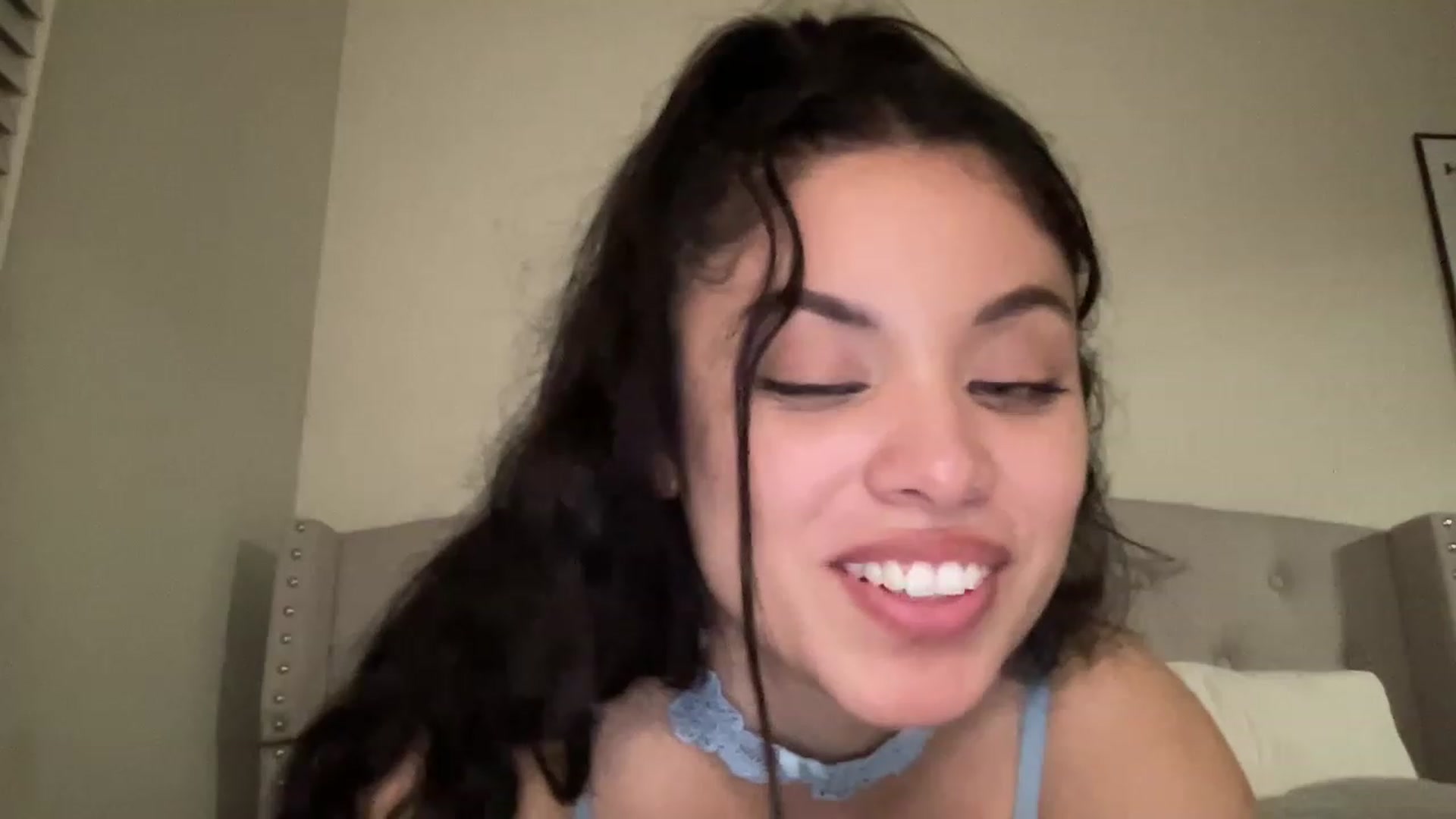 Gallery image thumbnail from Amaya_Flores's myfreecams stream on, 02/21/2023, 06:52 image 18 of 20