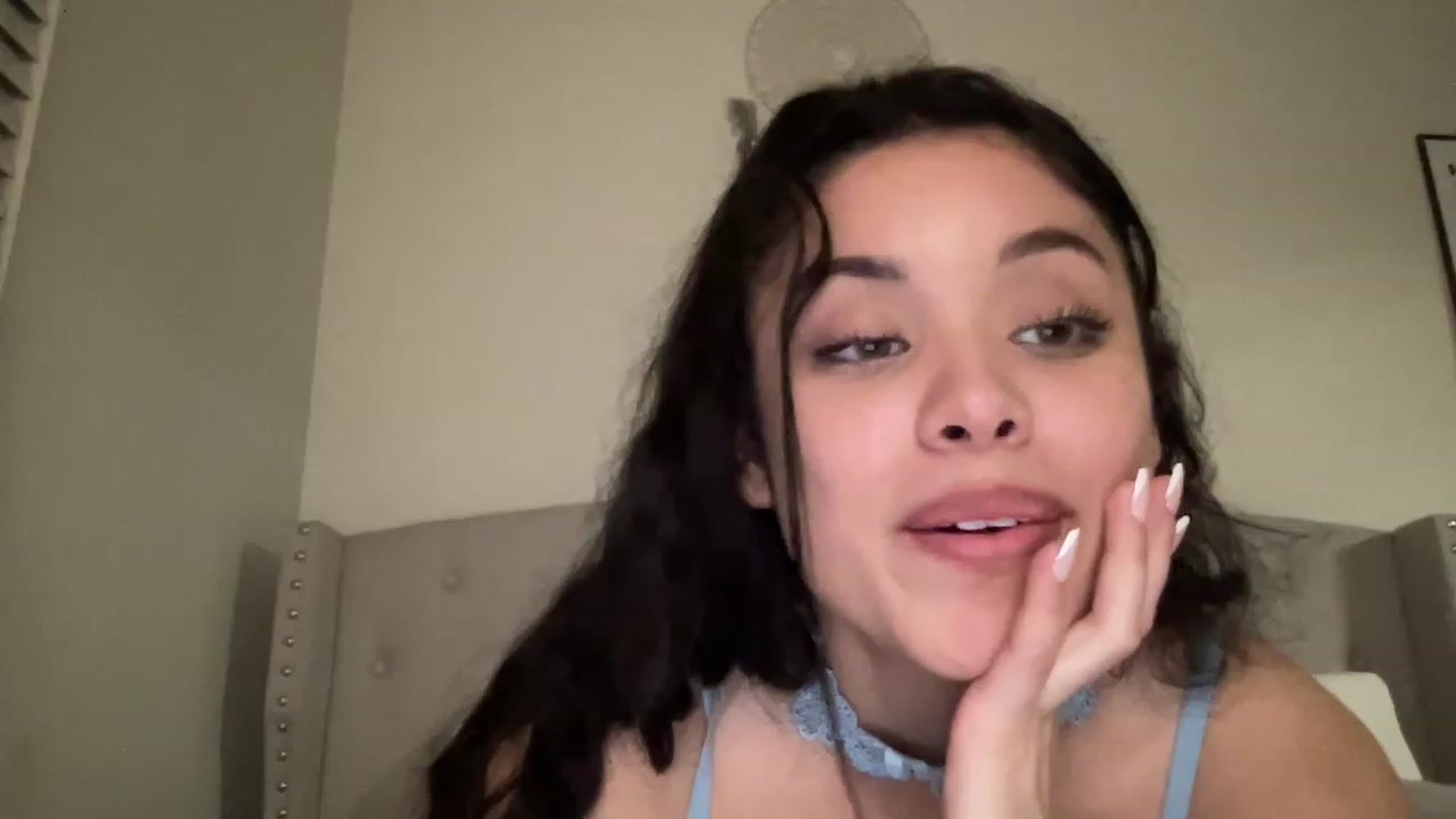 Gallery image thumbnail from Amaya_Flores's myfreecams stream on, 02/21/2023, 06:52 image 16 of 20