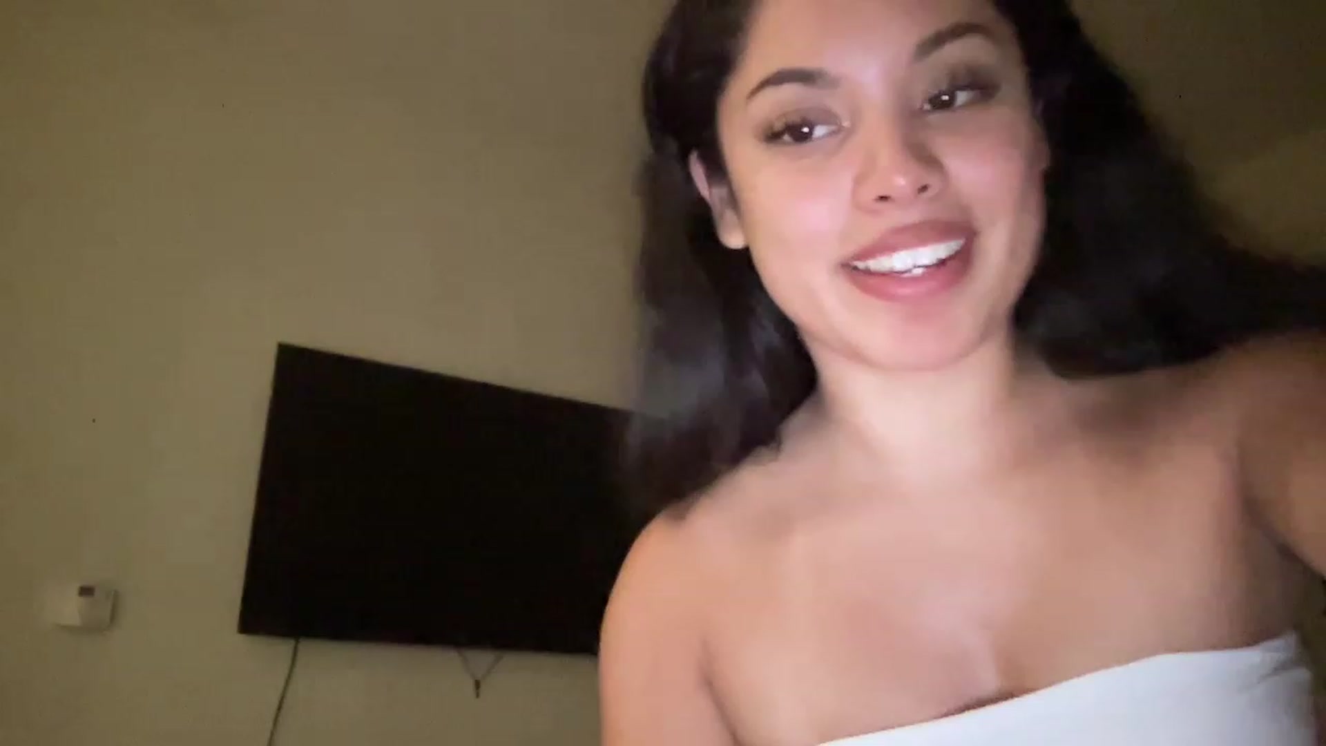 Gallery image thumbnail from Amaya_Flores's myfreecams stream on, 03/17/2023, 09:15 image 10 of 20
