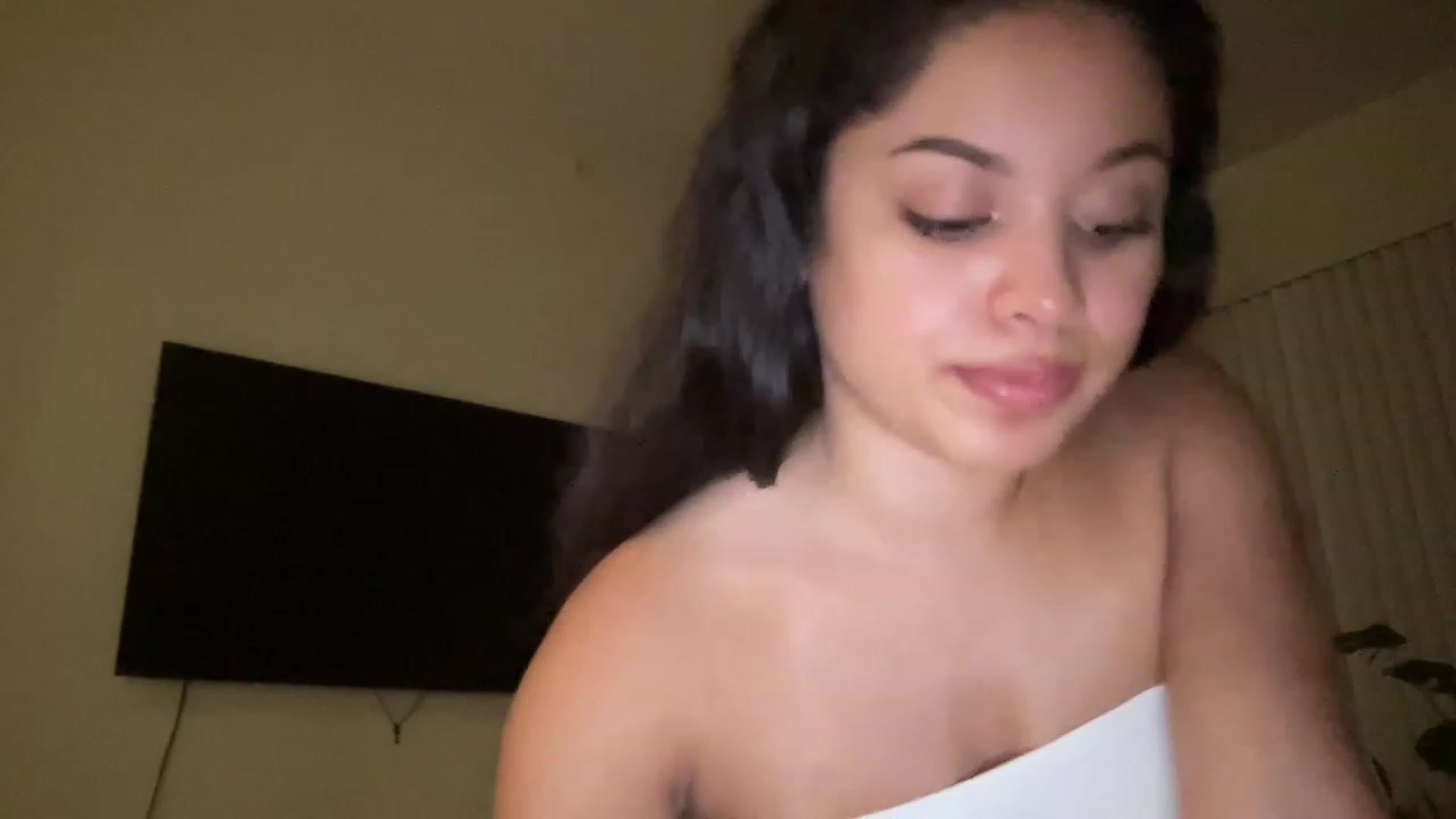 Gallery image thumbnail from Amaya_Flores's myfreecams stream on, 03/17/2023, 09:15 image 19 of 20