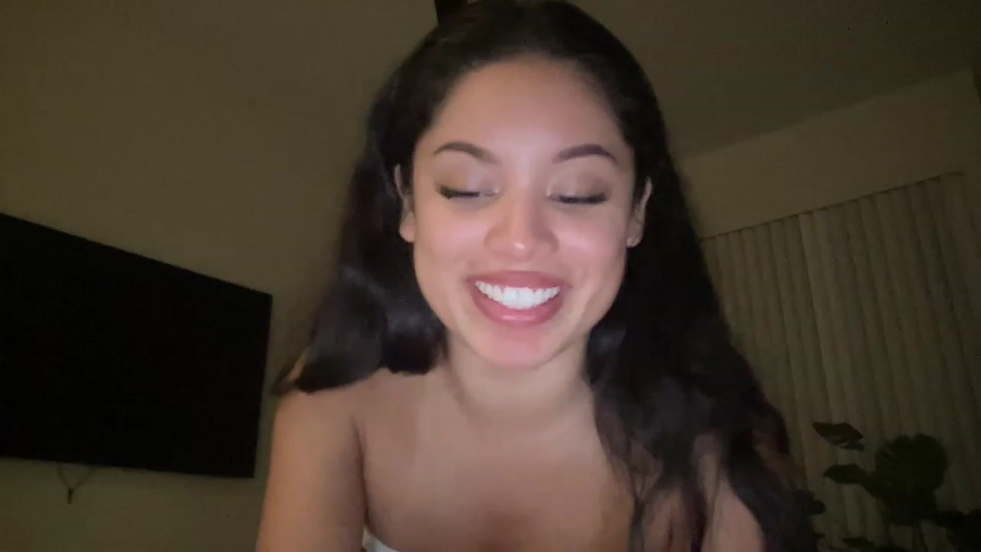 Gallery image thumbnail from Amaya_Flores's myfreecams stream on, 03/17/2023, 09:15 image 2 of 20
