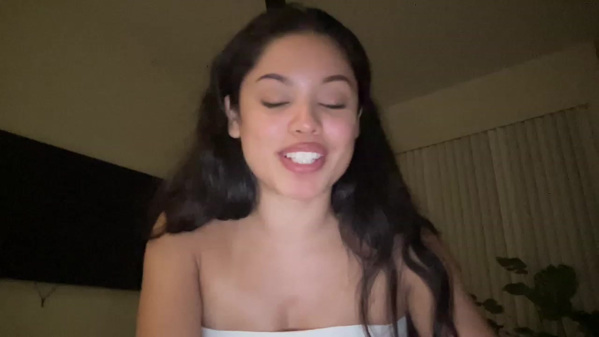Gallery image thumbnail from Amaya_Flores's myfreecams stream on, 03/17/2023, 09:15 image 3 of 20
